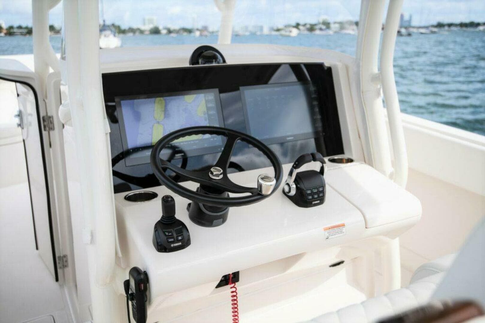 2027 Jupiter 38 in vendita a South Dartmouth, Massachusetts Center Console 5