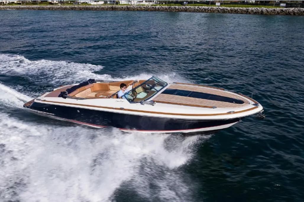 2013 Chris-Craft Corsair 32 te koop in Aventura, Florida Cuddy Cabin 4