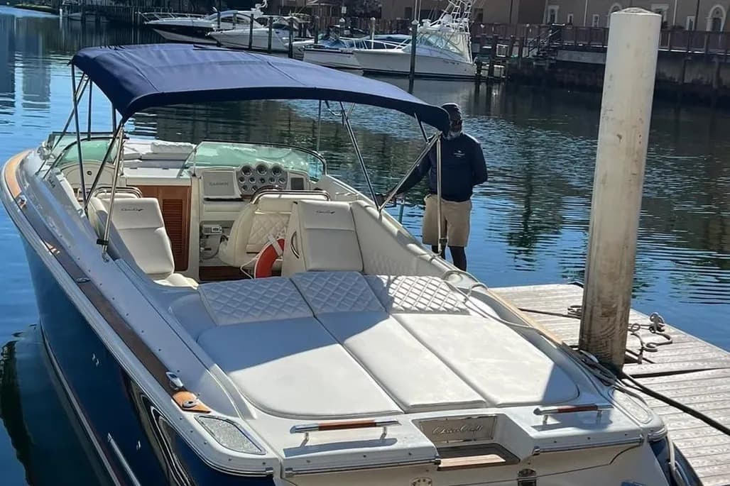 2013 Chris-Craft Corsair 32 te koop in Aventura, Florida Cuddy Cabin 5