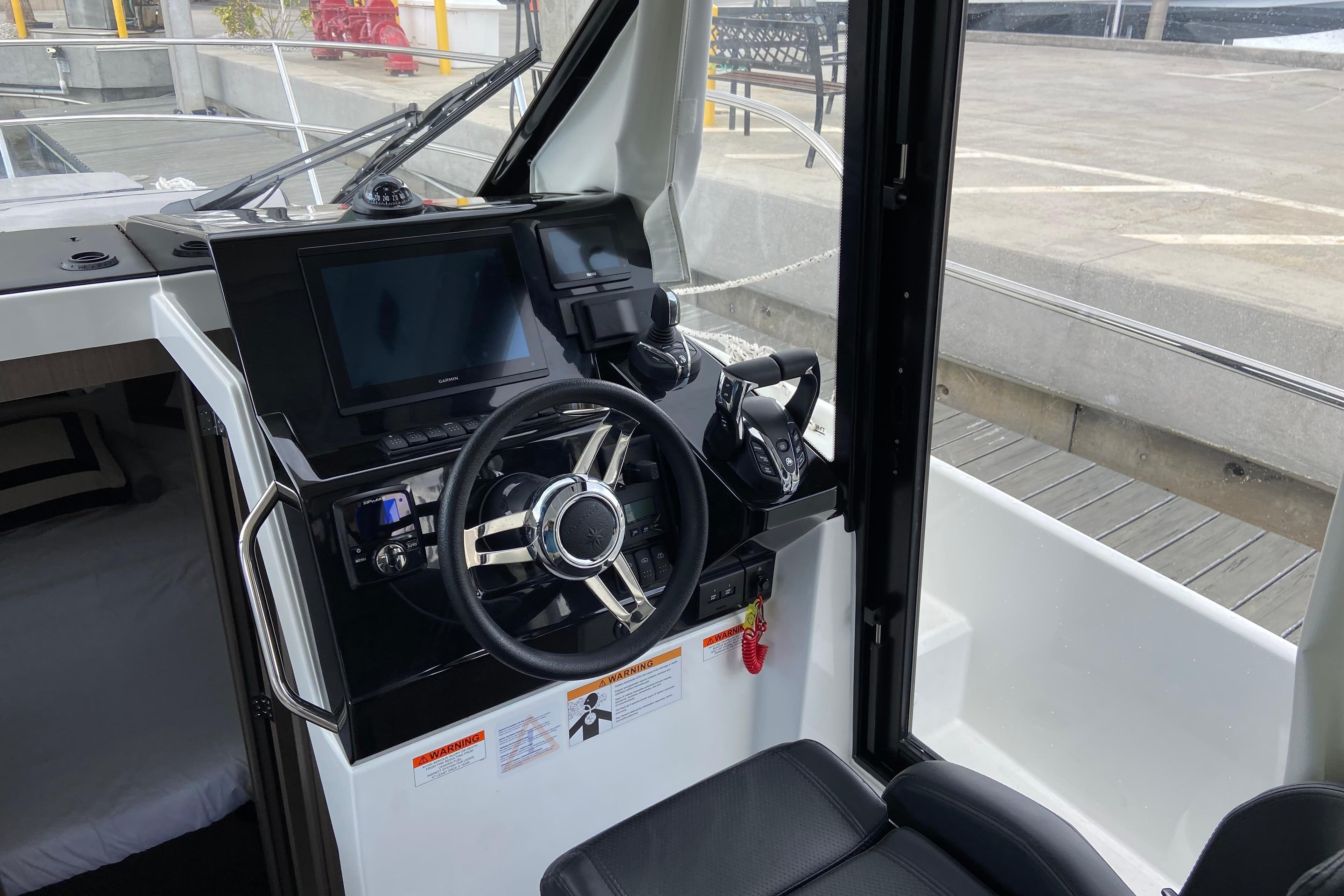2026 Jeanneau NC 895 Series 2 zum Verkauf in Tarpon Springs, Florida Express Cruiser 2