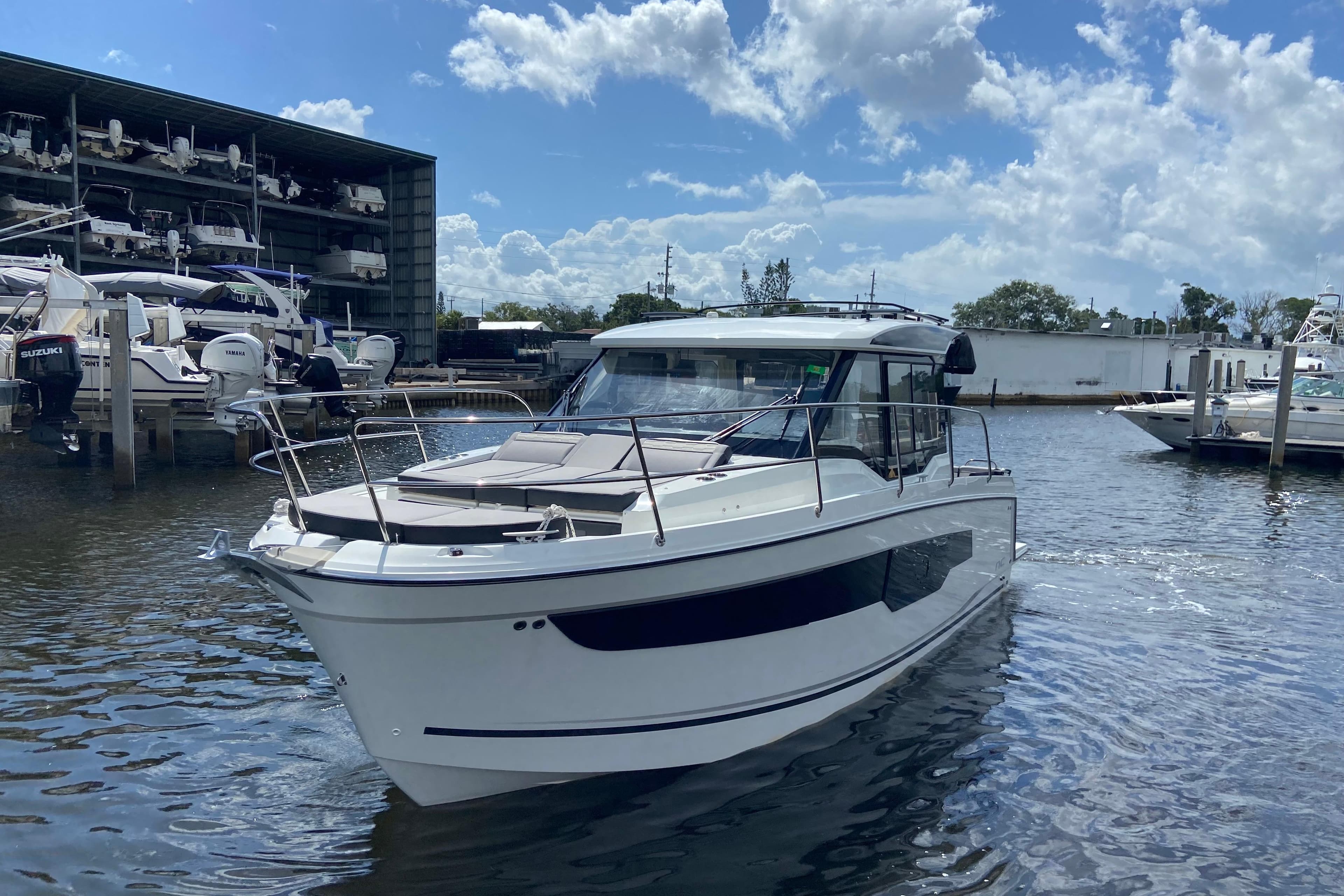 2026 Jeanneau NC 895 Series 2 zum Verkauf in Tarpon Springs, Florida Express Cruiser 3
