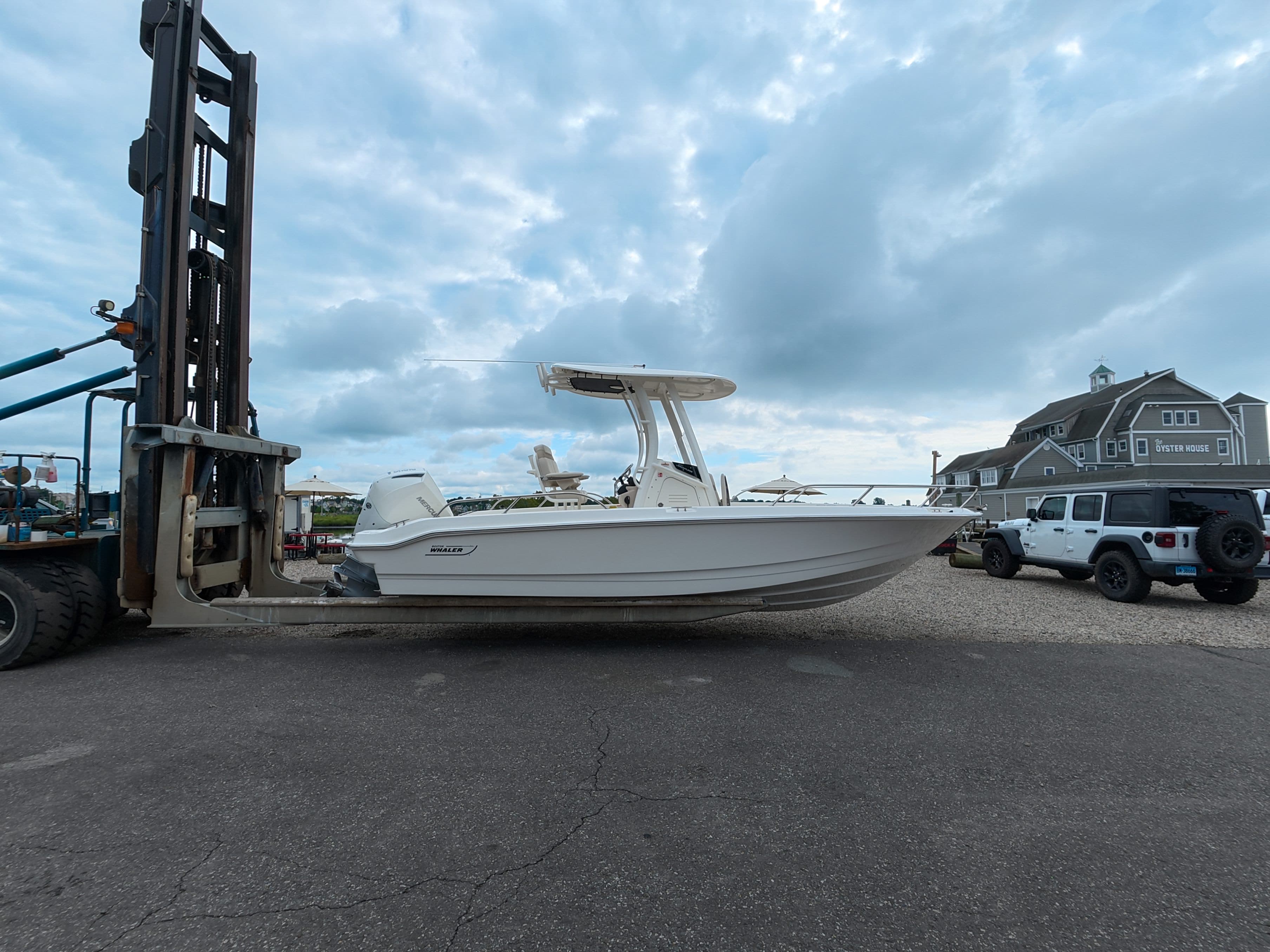 2027 Boston Whaler 220 Dauntless zum Verkauf in Norwalk, Connecticut Center Console 2
