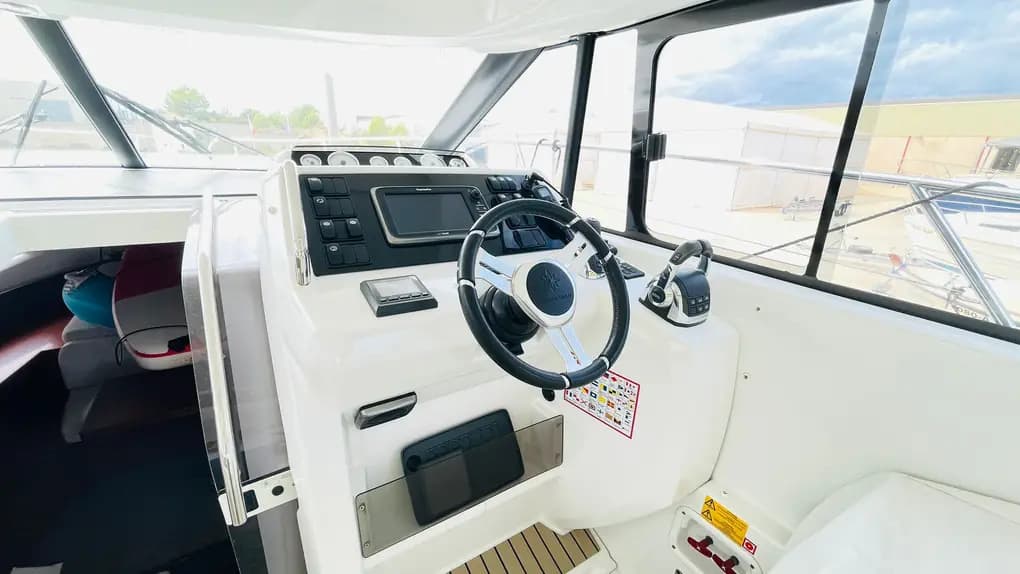 2016 Jeanneau Leader 36 for Sale in Altea, ES Express Cruiser 3