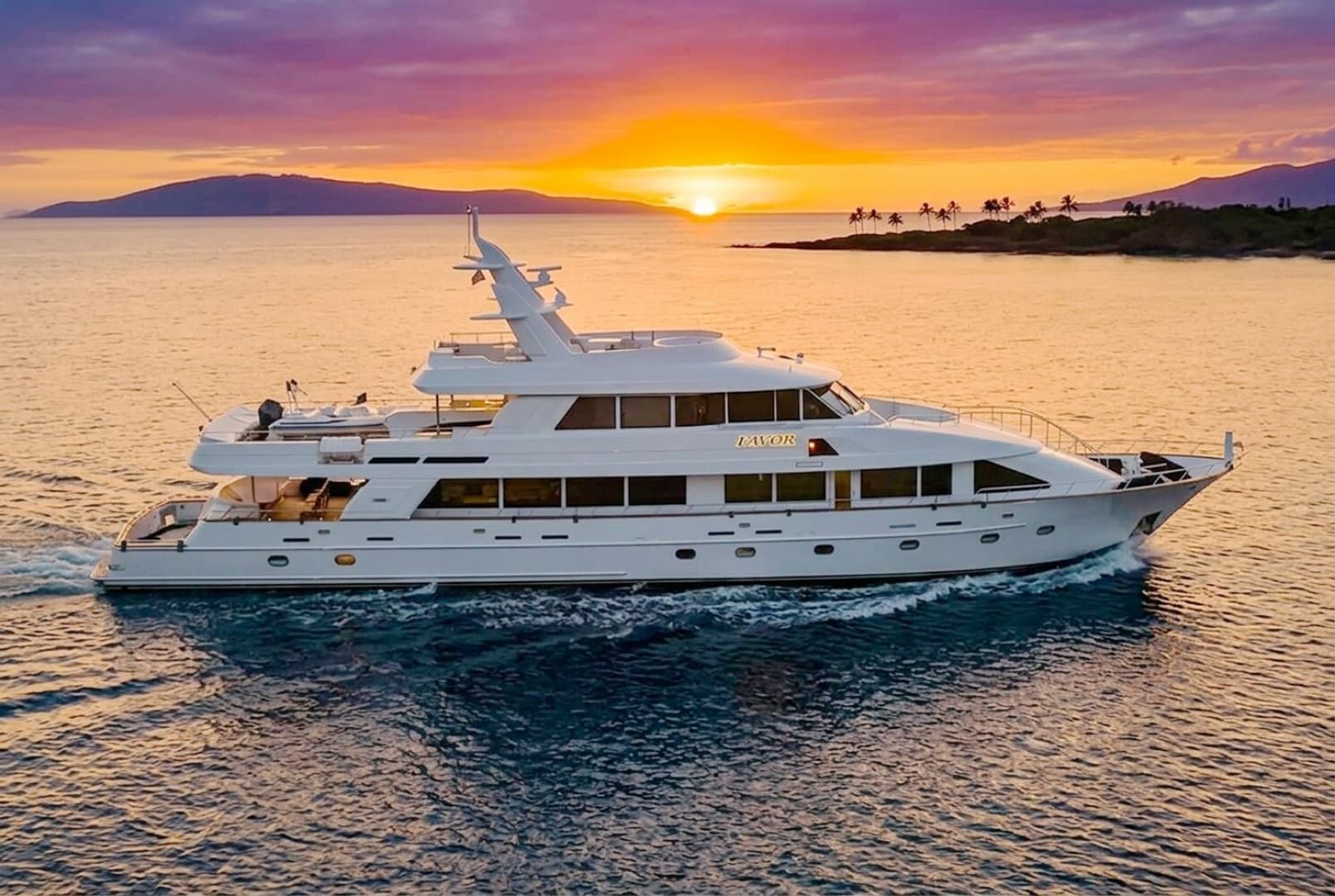 2000 Crescent Custom Yachts 127' in vendita a Newport, Rhode Island Motor Yacht