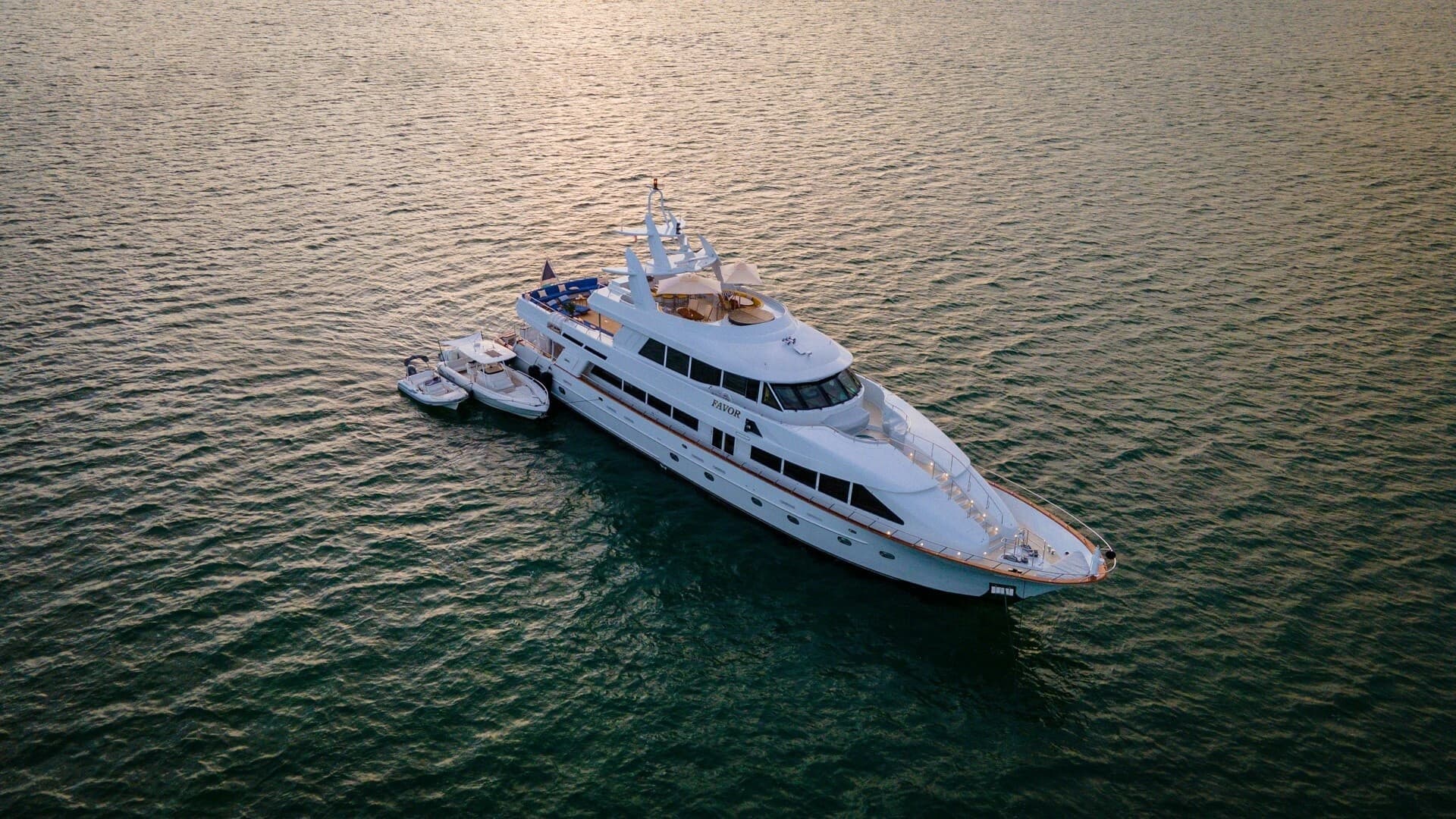 2000 Crescent Custom Yachts 127' in vendita a Newport, Rhode Island Motor Yacht 3