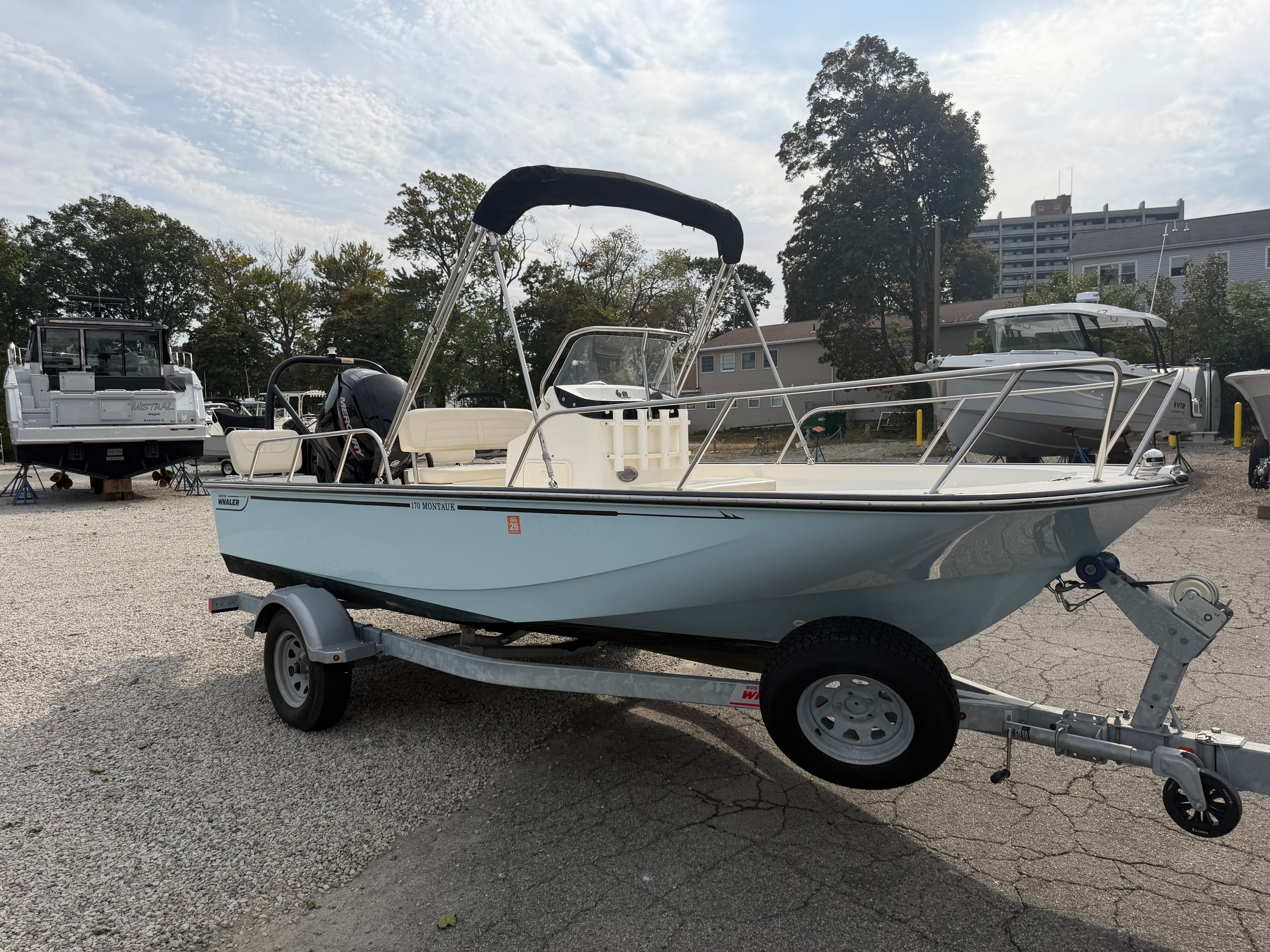 2023 Boston Whaler 170 Montauk a la venta en Quincy, MA Center Console