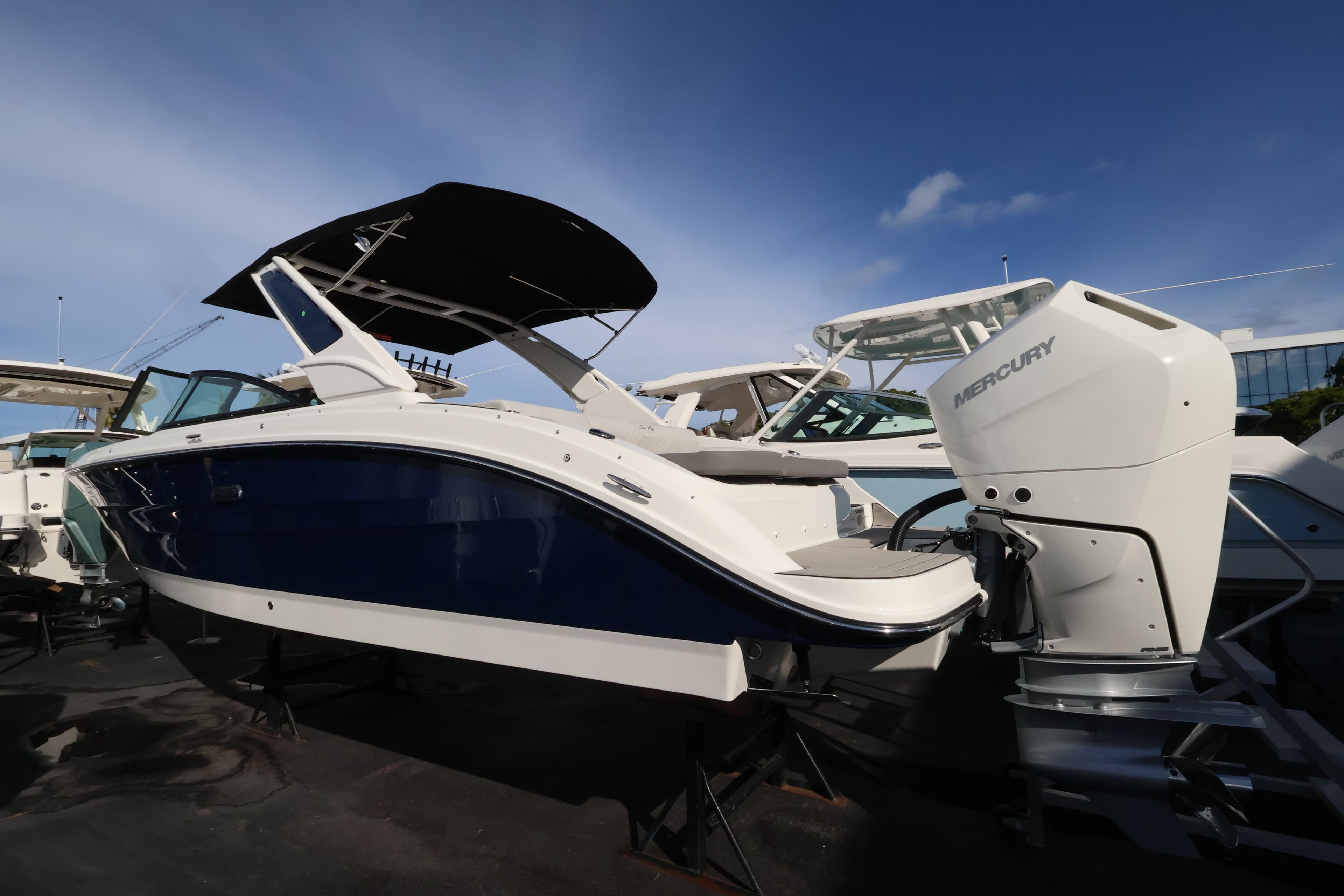 2027 Sea Ray SDX 270 Outboard in vendita a Naples, Florida Bowrider 3