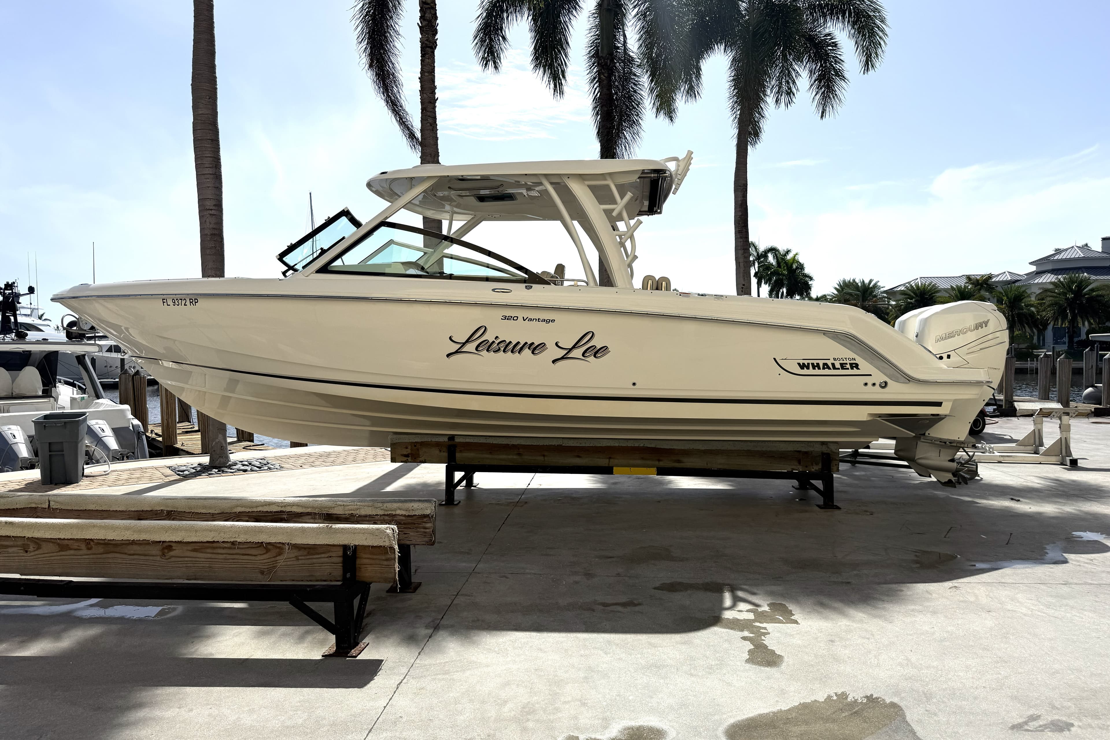 2018 Boston Whaler 320 Vantage zum Verkauf in Pompano Beach, Florida Bowrider 3