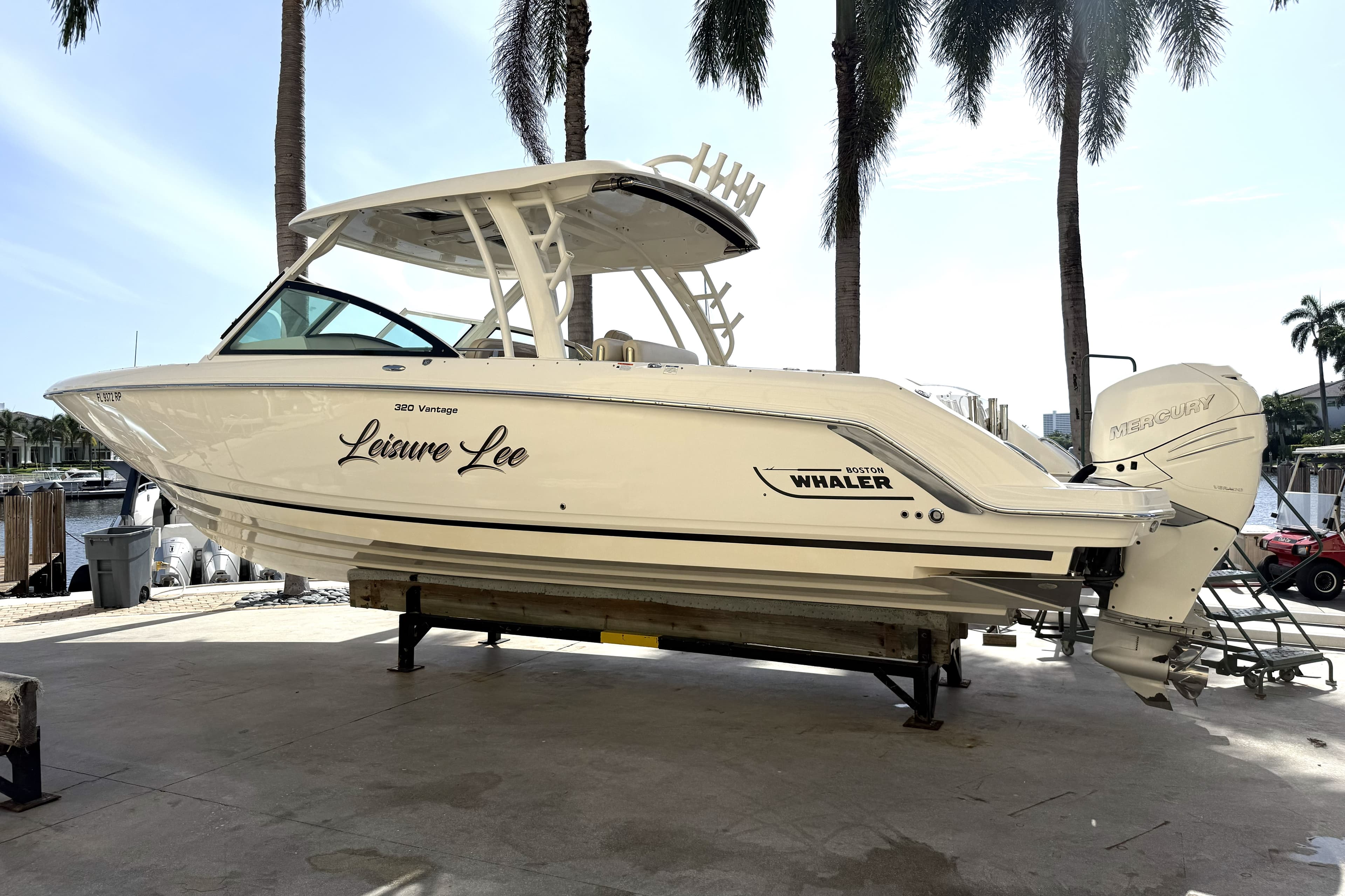 2018 Boston Whaler 320 Vantage zum Verkauf in Pompano Beach, Florida Bowrider 4