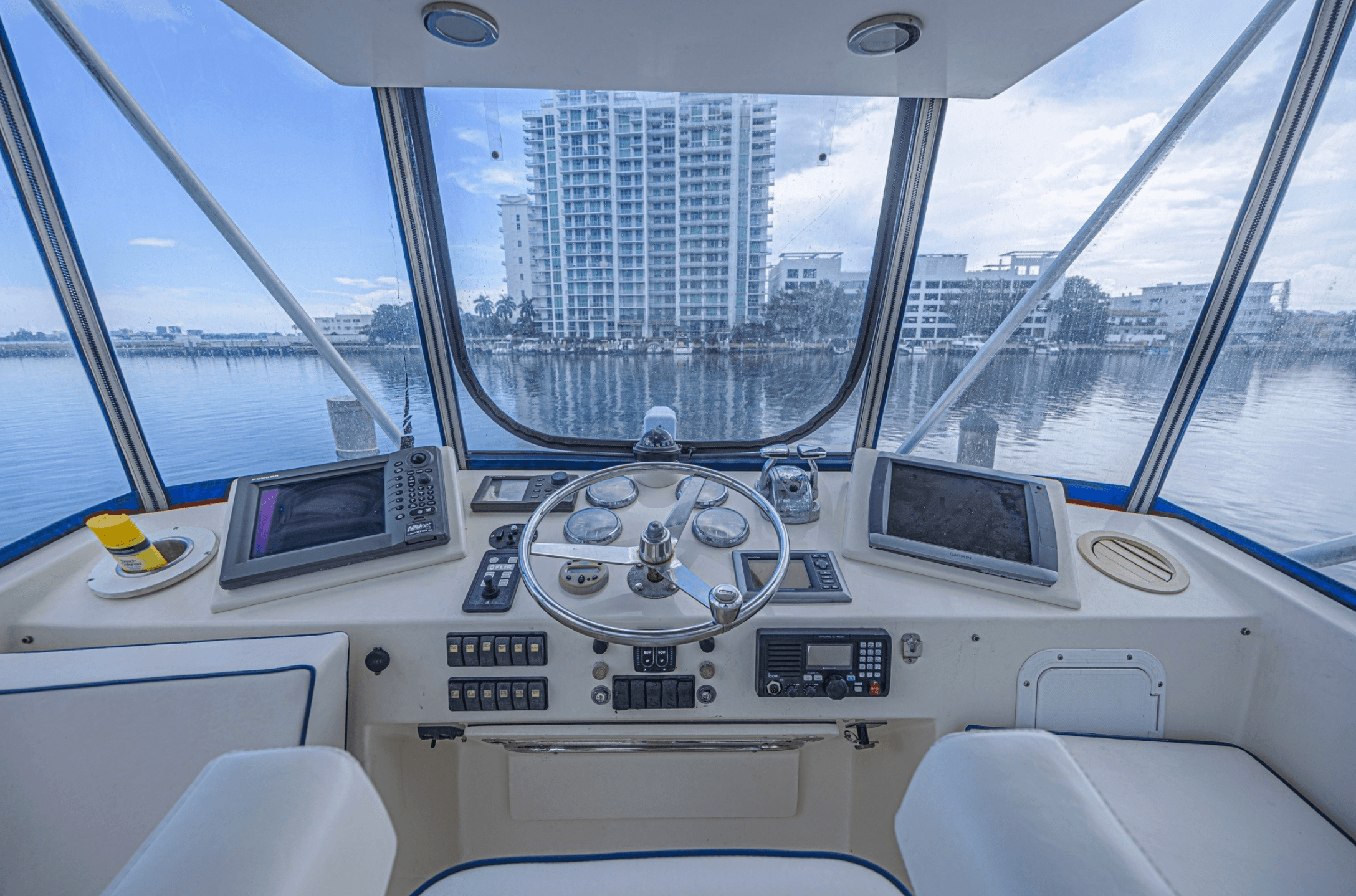 1973 Hatteras 36 Convertible te koop in Fort Lauderdale, Florida Flybridge 3