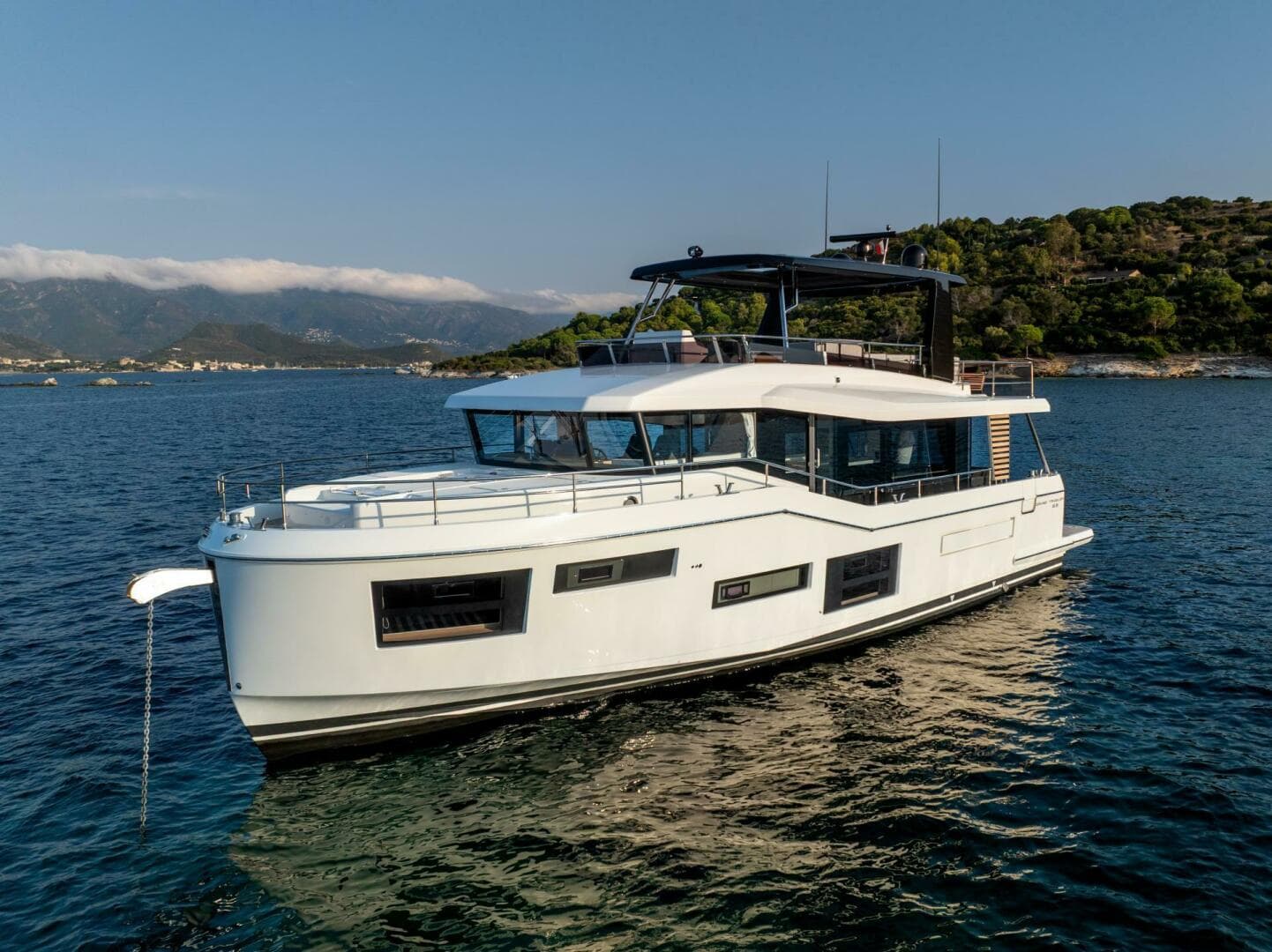 2027 Beneteau Grand Trawler 63 zum Verkauf in South Dartmouth, Massachusetts Flybridge 2