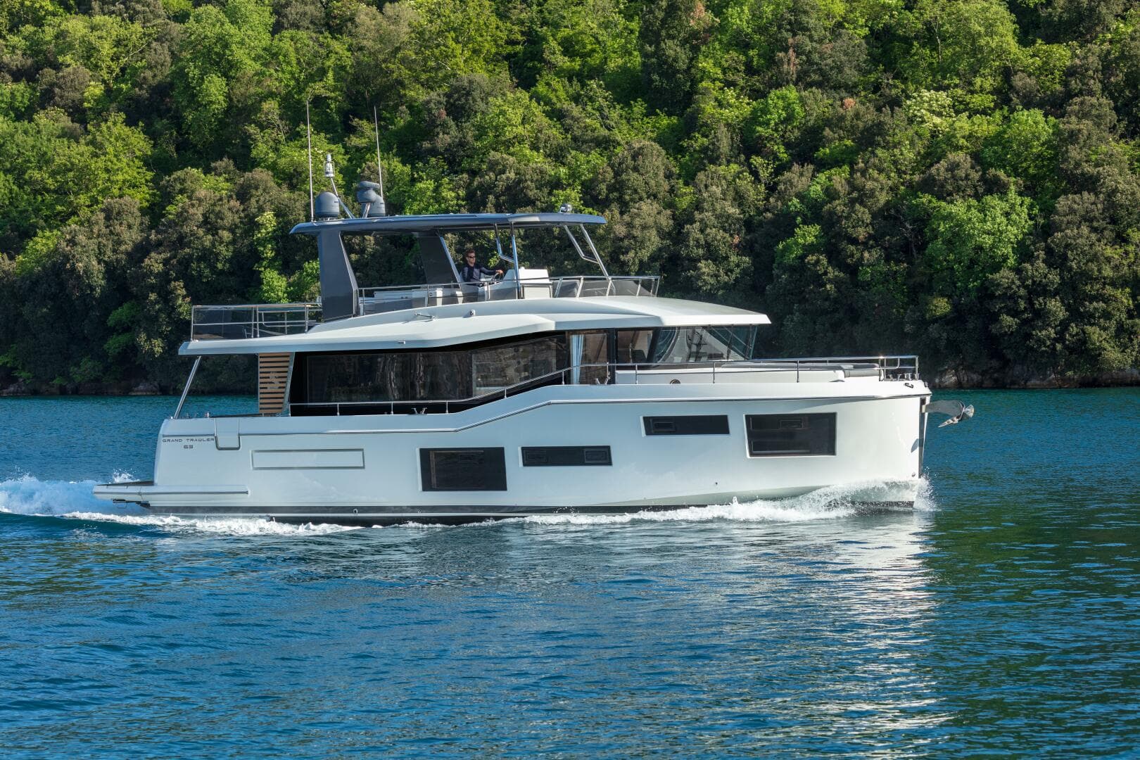 2027 Beneteau Grand Trawler 63 zum Verkauf in South Dartmouth, Massachusetts Flybridge 3