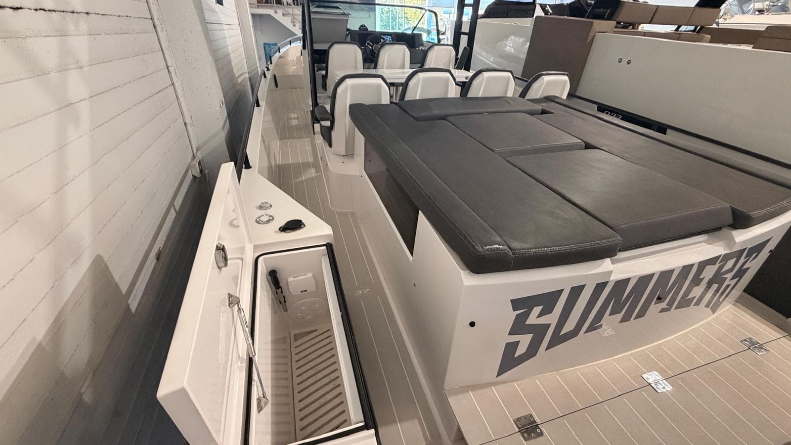 2019 Axopar 37 Sun-Top in vendita a Viladamat, ES Day Boats 3