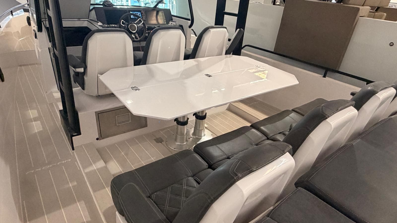 2019 Axopar 37 Sun-Top in vendita a Viladamat, ES Day Boats 5