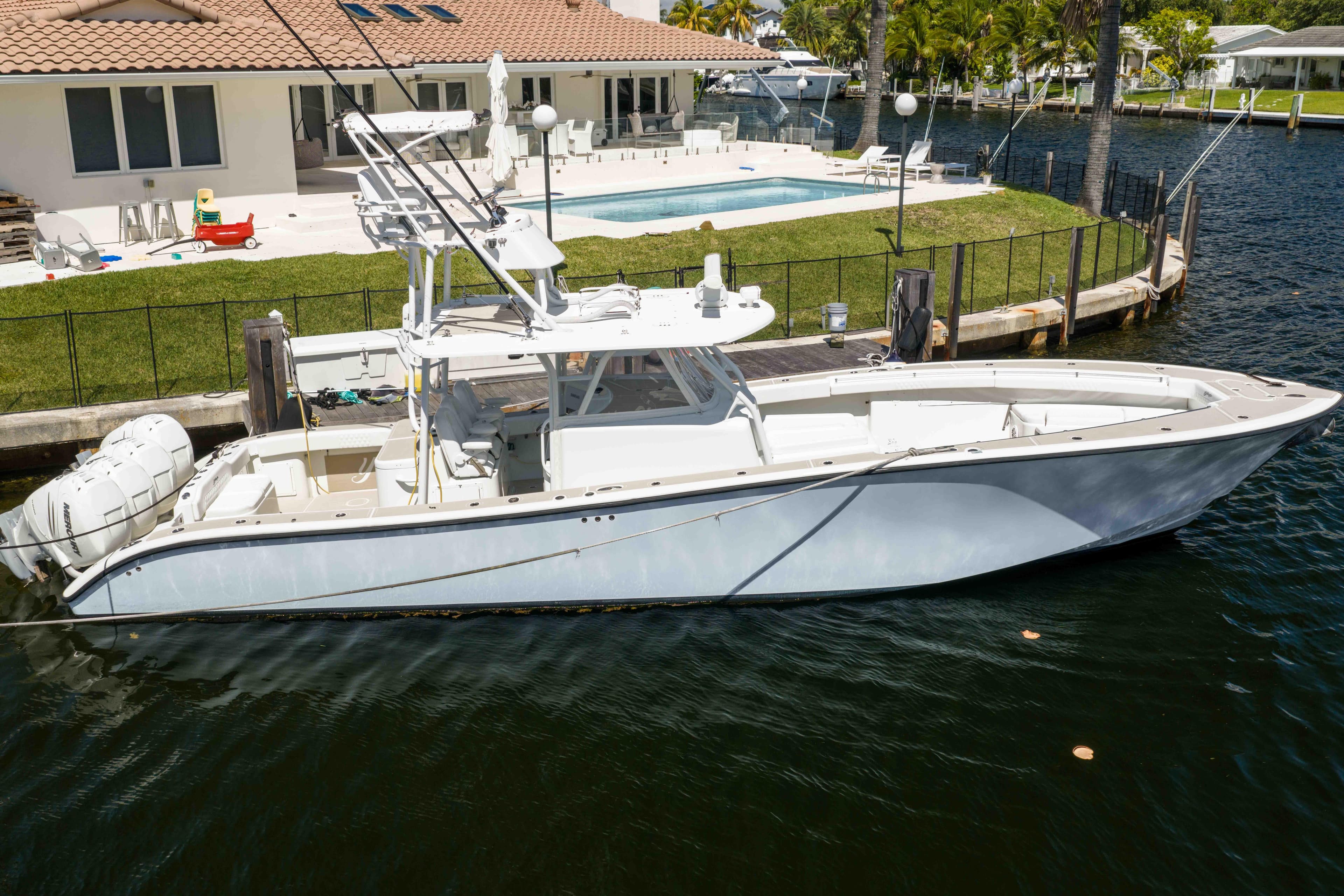 2011 Yellowfin 42 Offshore zum Verkauf in Coral Gables, Florida Center Console 2