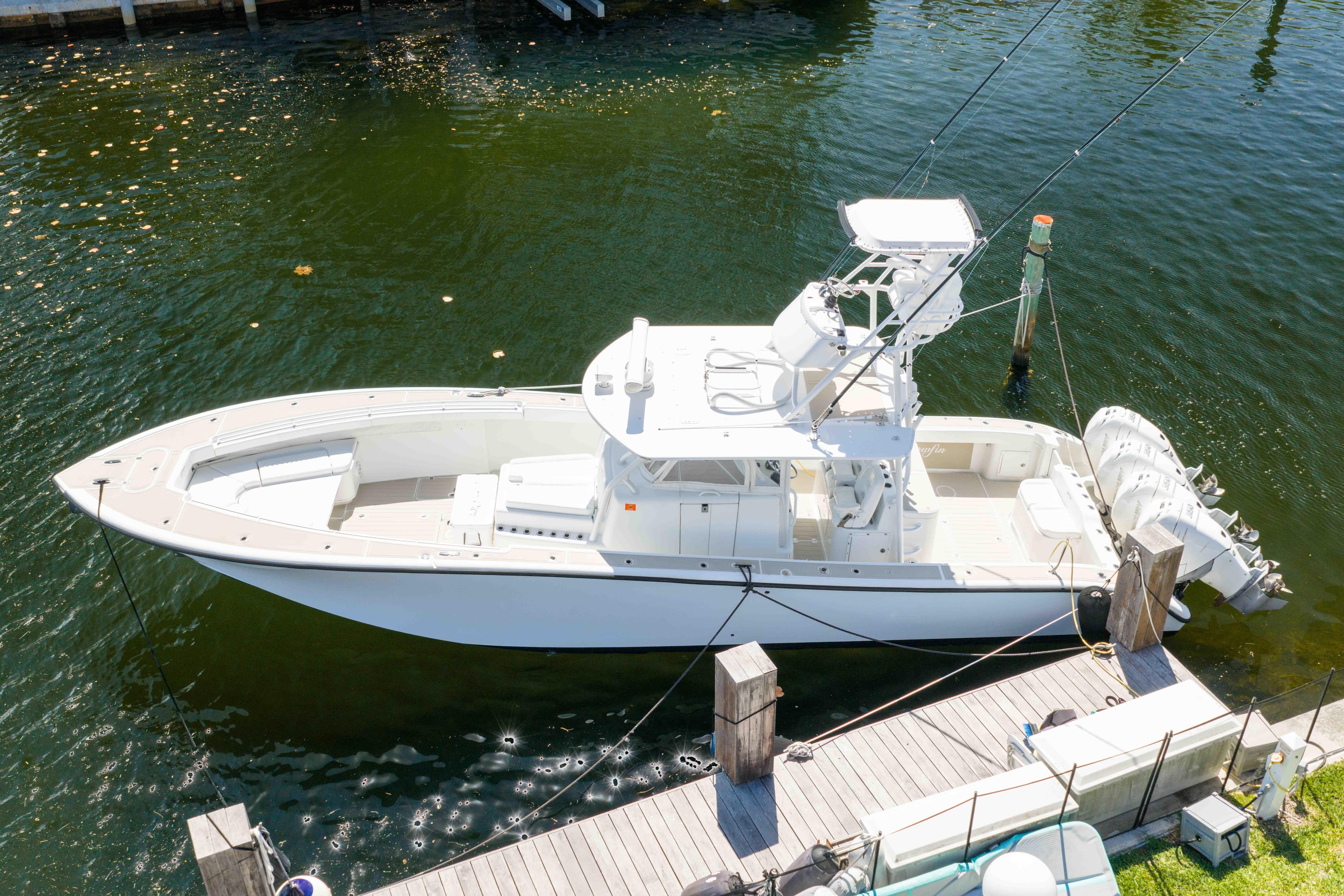 2011 Yellowfin 42 Offshore zum Verkauf in Coral Gables, Florida Center Console 4