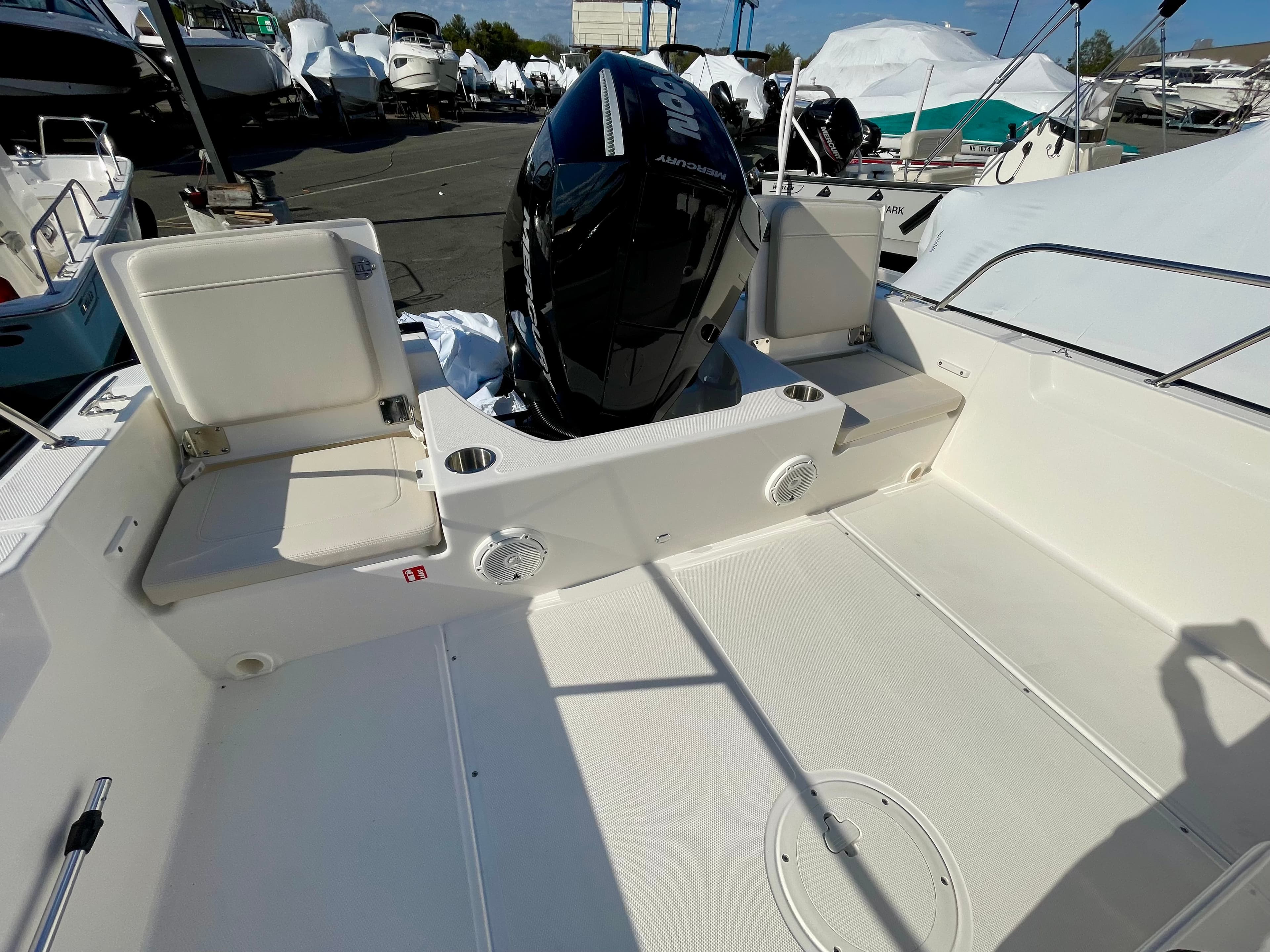 2026 Boston Whaler 210 Montauk in vendita a Danvers, Massachusetts Center Console 3