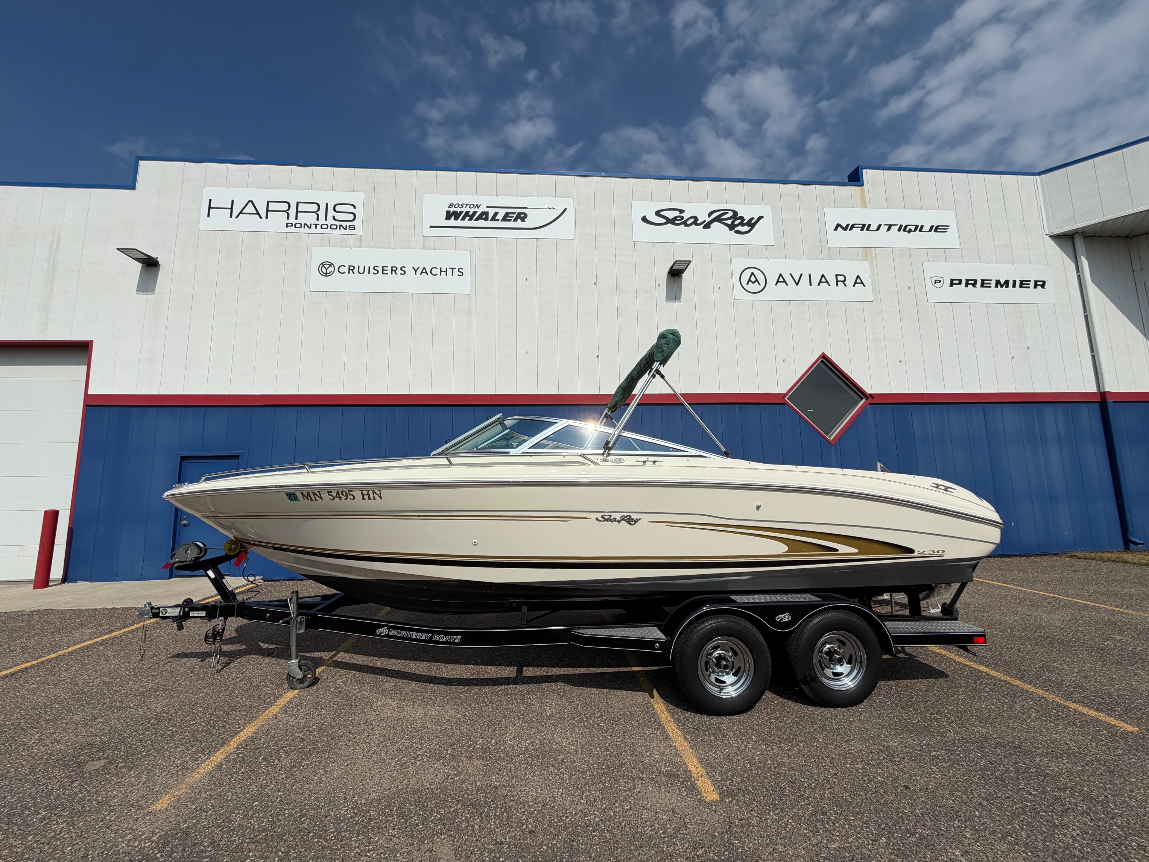 1999 Sea Ray 230 Bow Rider zum Verkauf in Excelsior, Minnesota Bowrider
