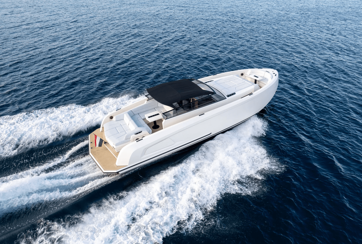 2017 Vanquish Yachts VQ45 in vendita a Cannes, FR Express Cruiser
