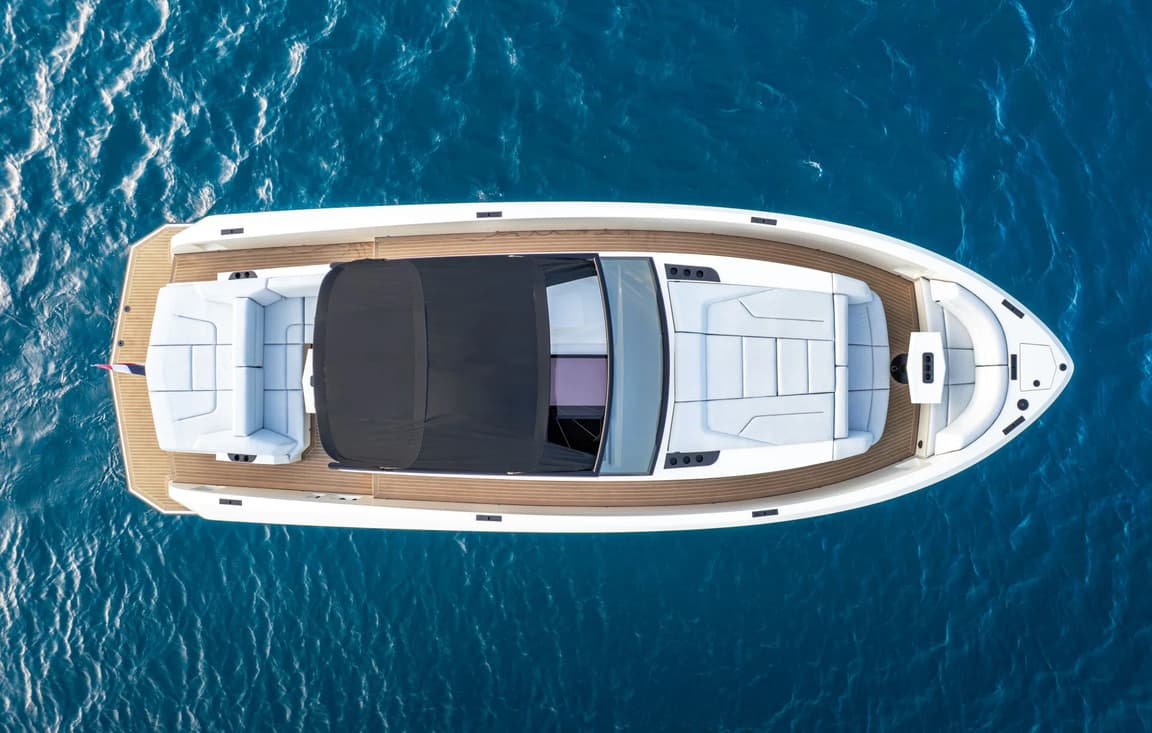 2017 Vanquish Yachts VQ45 in vendita a Cannes, FR Express Cruiser 2