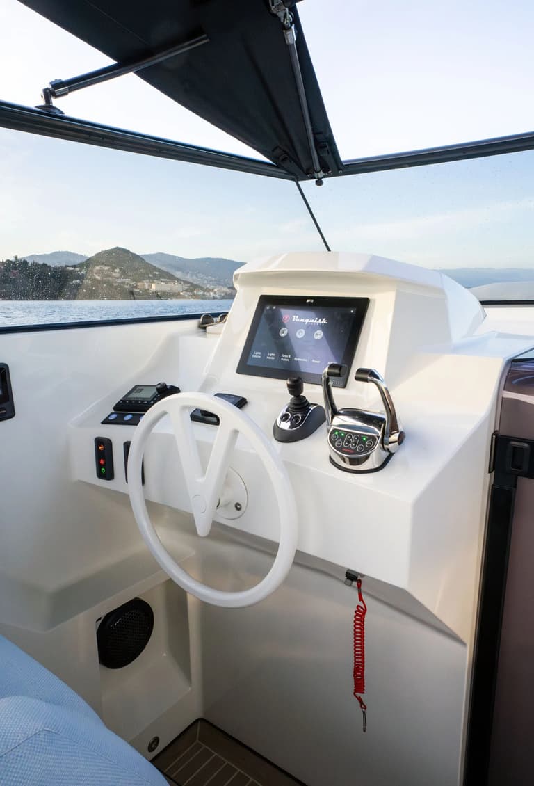 2017 Vanquish Yachts VQ45 in vendita a Cannes, FR Express Cruiser 5
