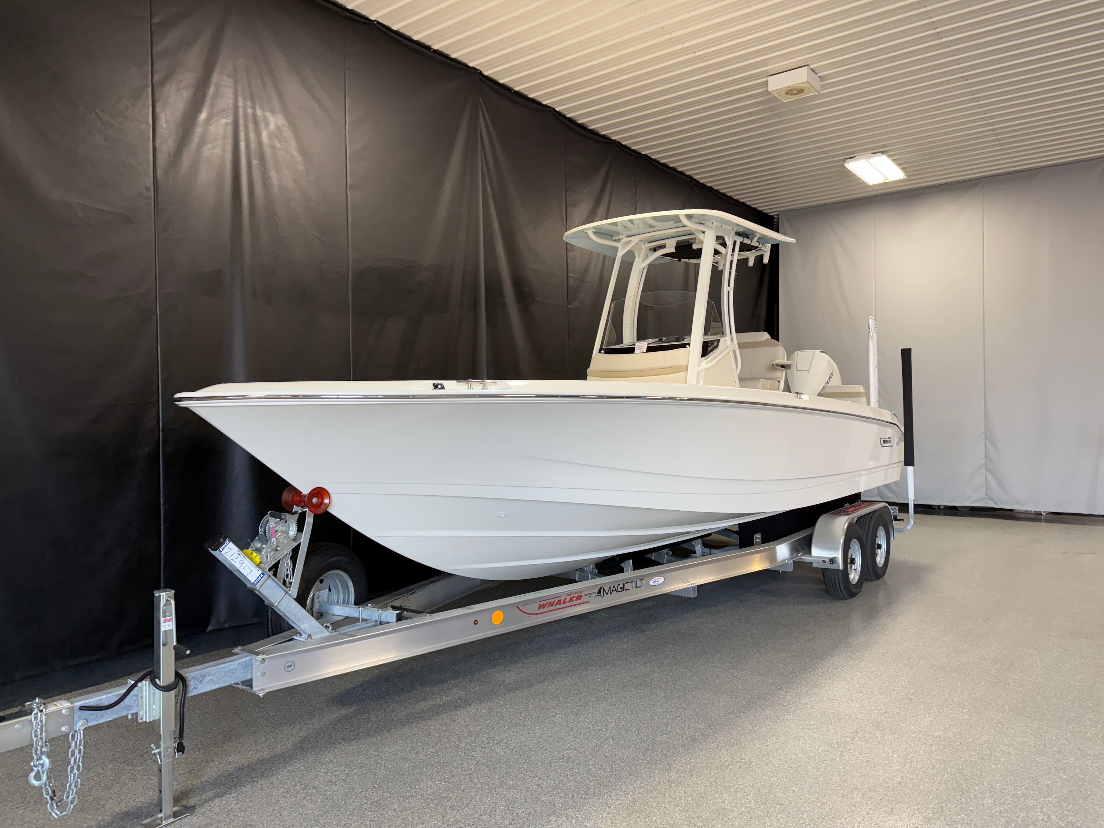 2026 Boston Whaler 250 Dauntless zum Verkauf in Crosslake, Minnesota Center Console 4