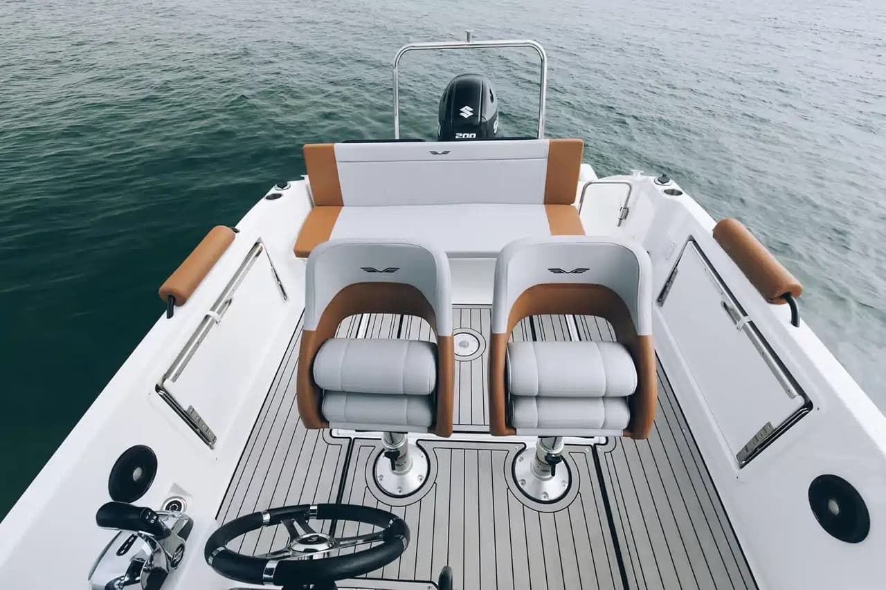 2027 Beneteau Flyer 7 SUNdeck for Sale in Viladamat, ES Center Console 5