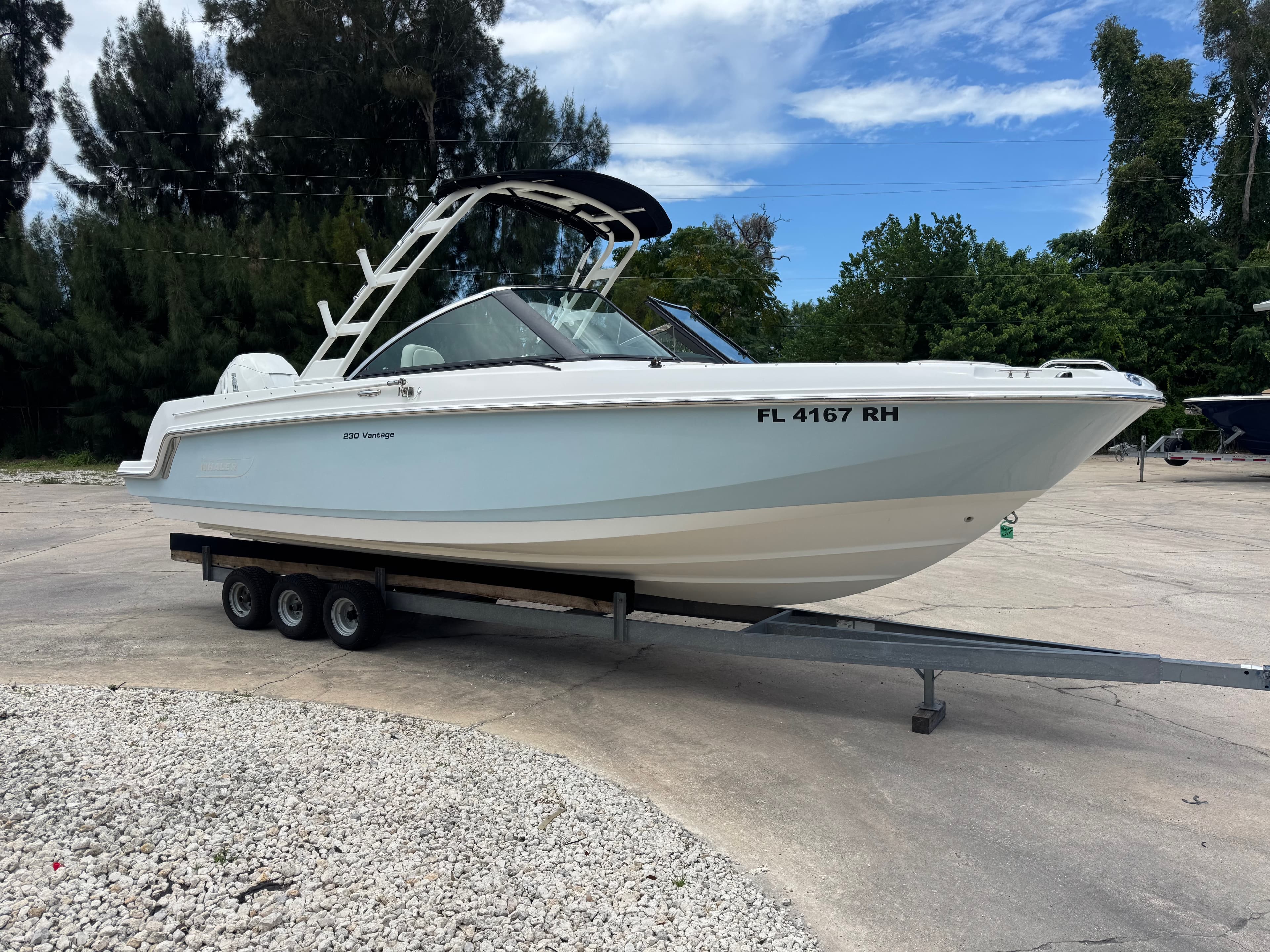 2017 Boston Whaler 230 Vantage for Sale in Cocoa, Florida Dual Console