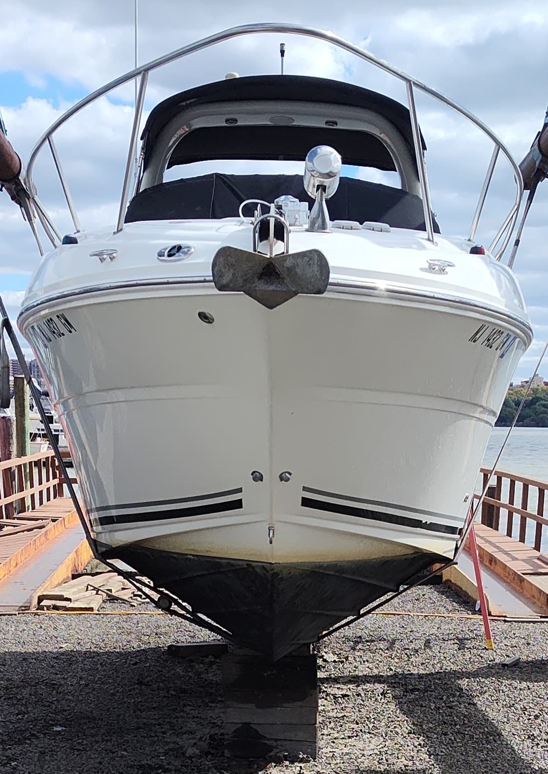 2005 Sea Ray Sundancer 260 ausgestellt in Edgewater, New Jersey Express Cruiser 3