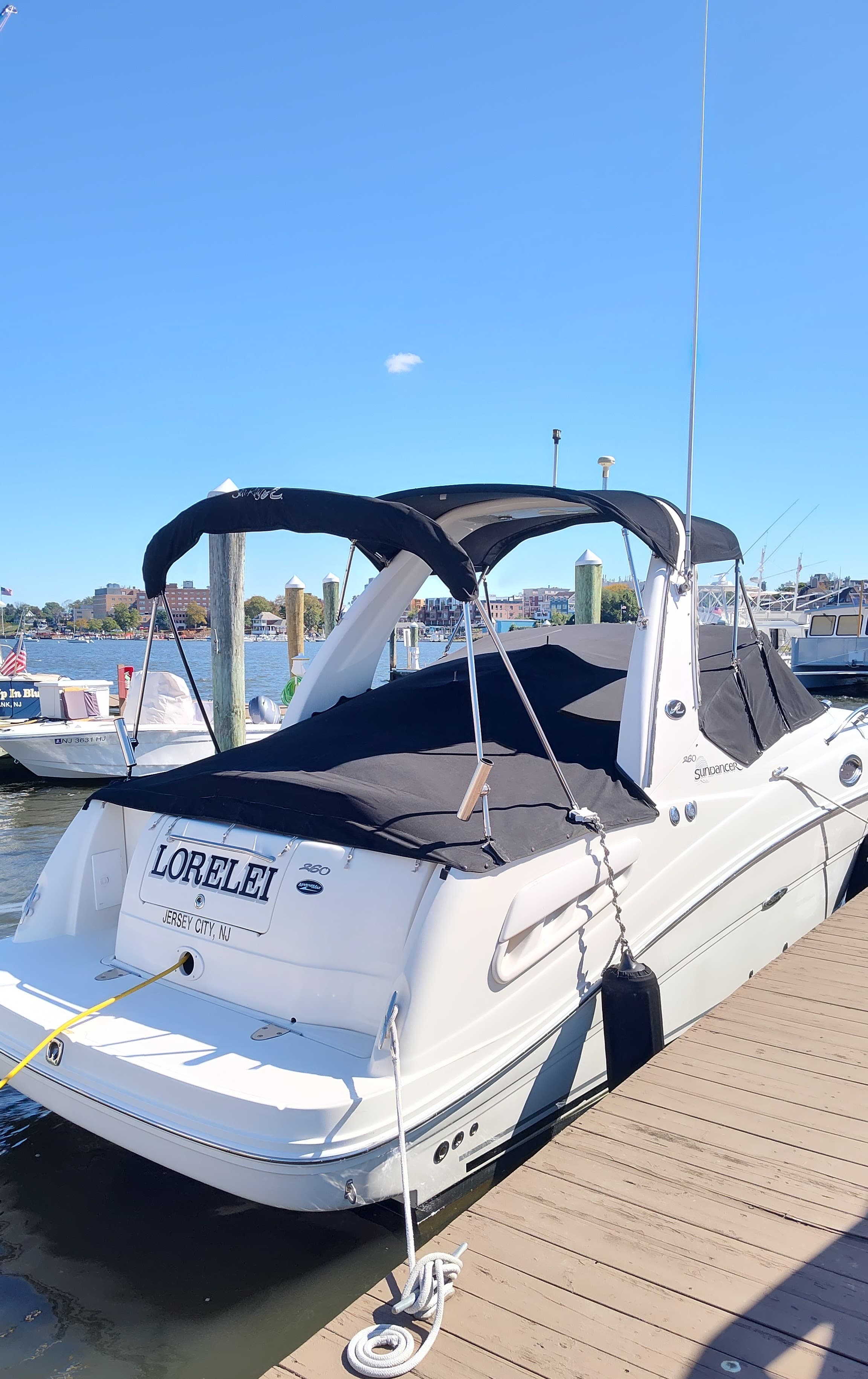 2005 Sea Ray Sundancer 260 ausgestellt in Edgewater, New Jersey Express Cruiser 4