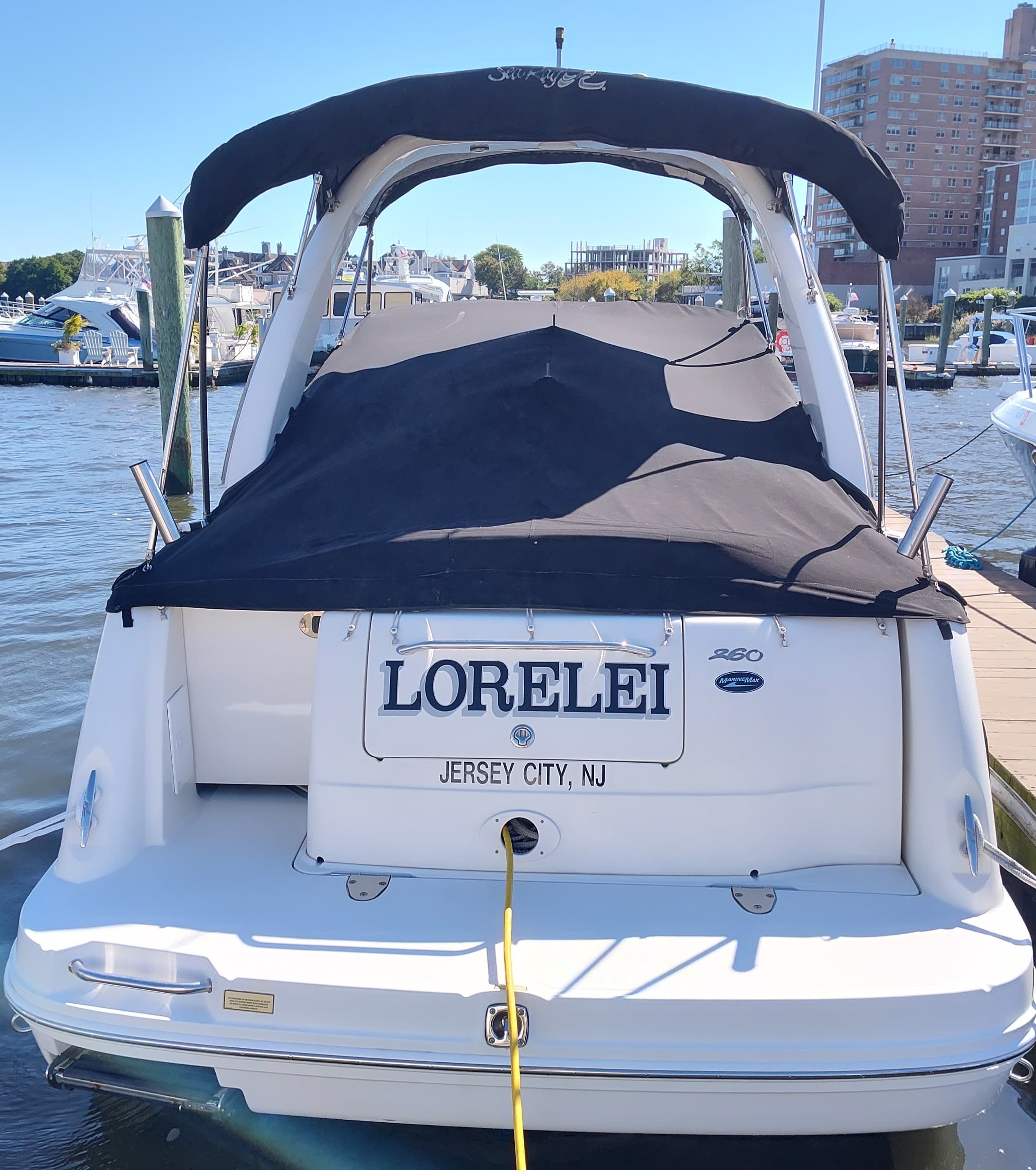2005 Sea Ray Sundancer 260 ausgestellt in Edgewater, New Jersey Express Cruiser 5