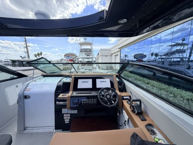 2024 Cruisers Yachts 38 GLS OB zum Verkauf in Stuart, Florida Sport Cruiser 4