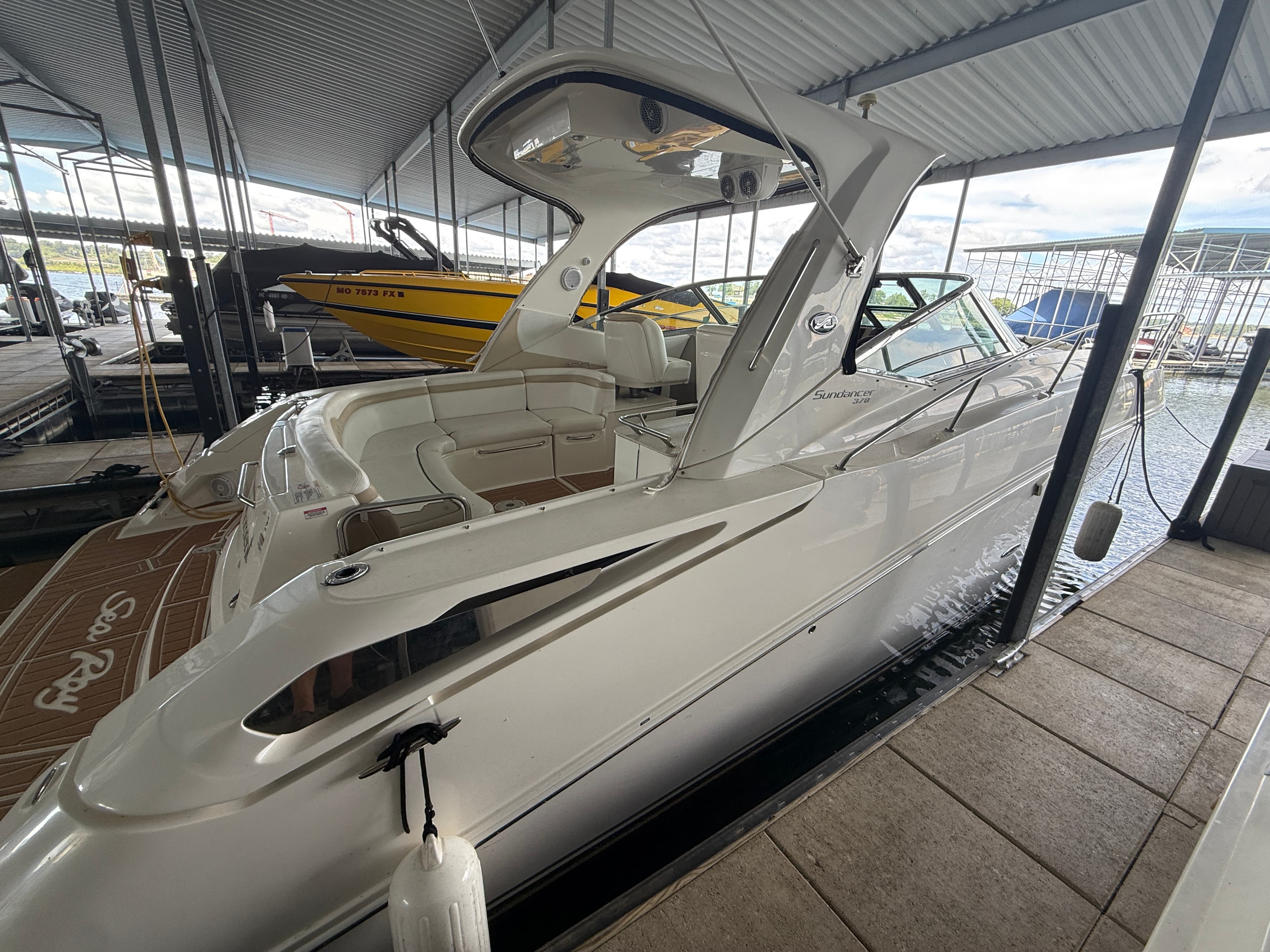 2009 Sea Ray 350 Sundancer in vendita a Lake Ozark, MO Express Cruiser