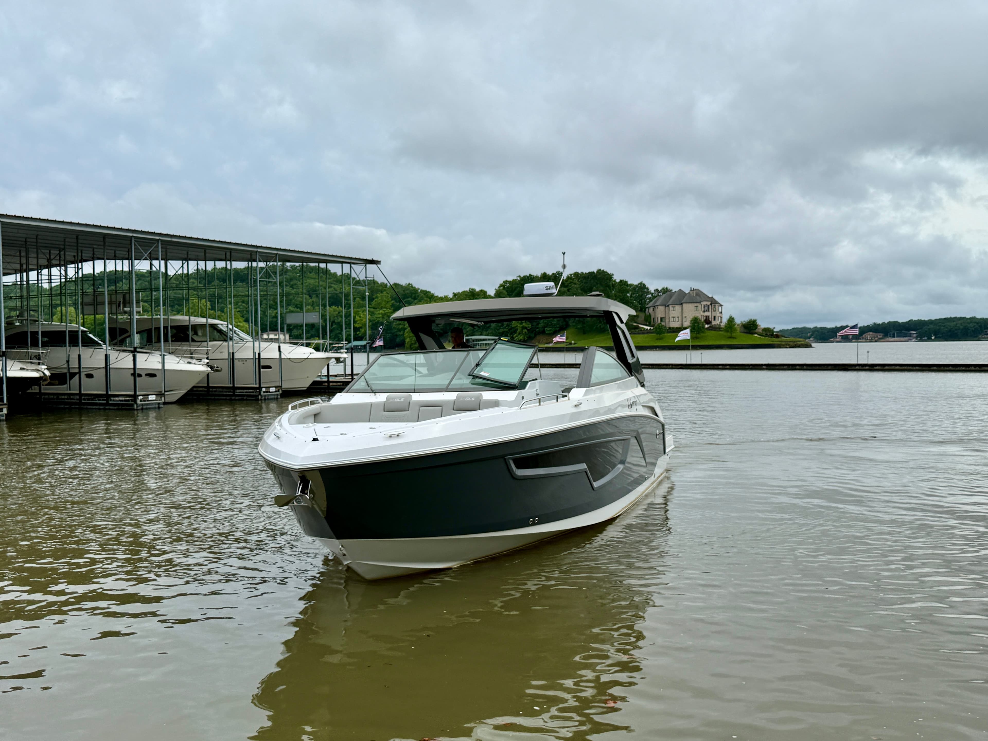 2026 Cruisers Yachts 34 GLS OB zum Verkauf in Lake Ozark, MO Sport Cruiser 3