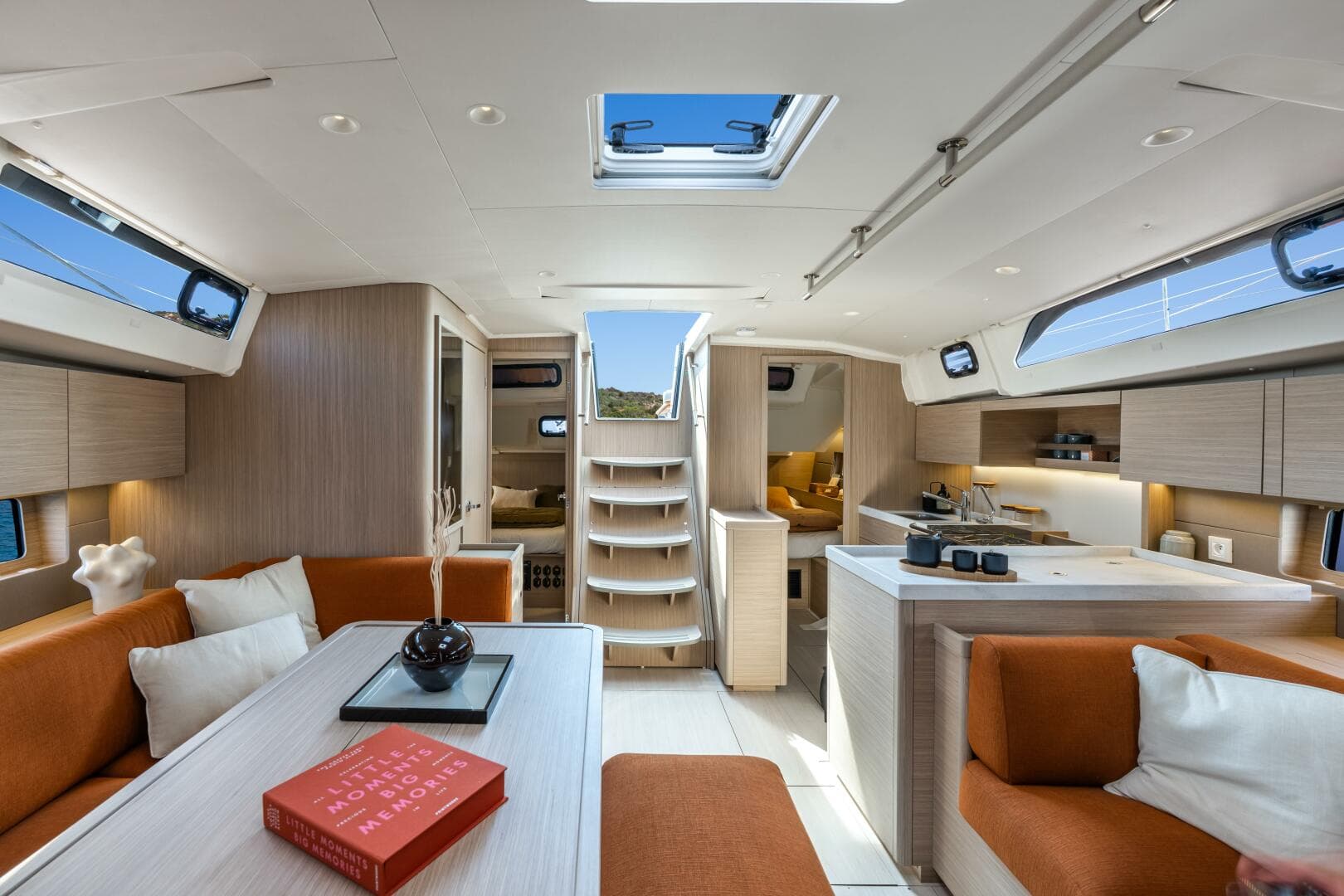 2027 Beneteau Oceanis 47 in vendita a South Dartmouth, Massachusetts Sloop 3