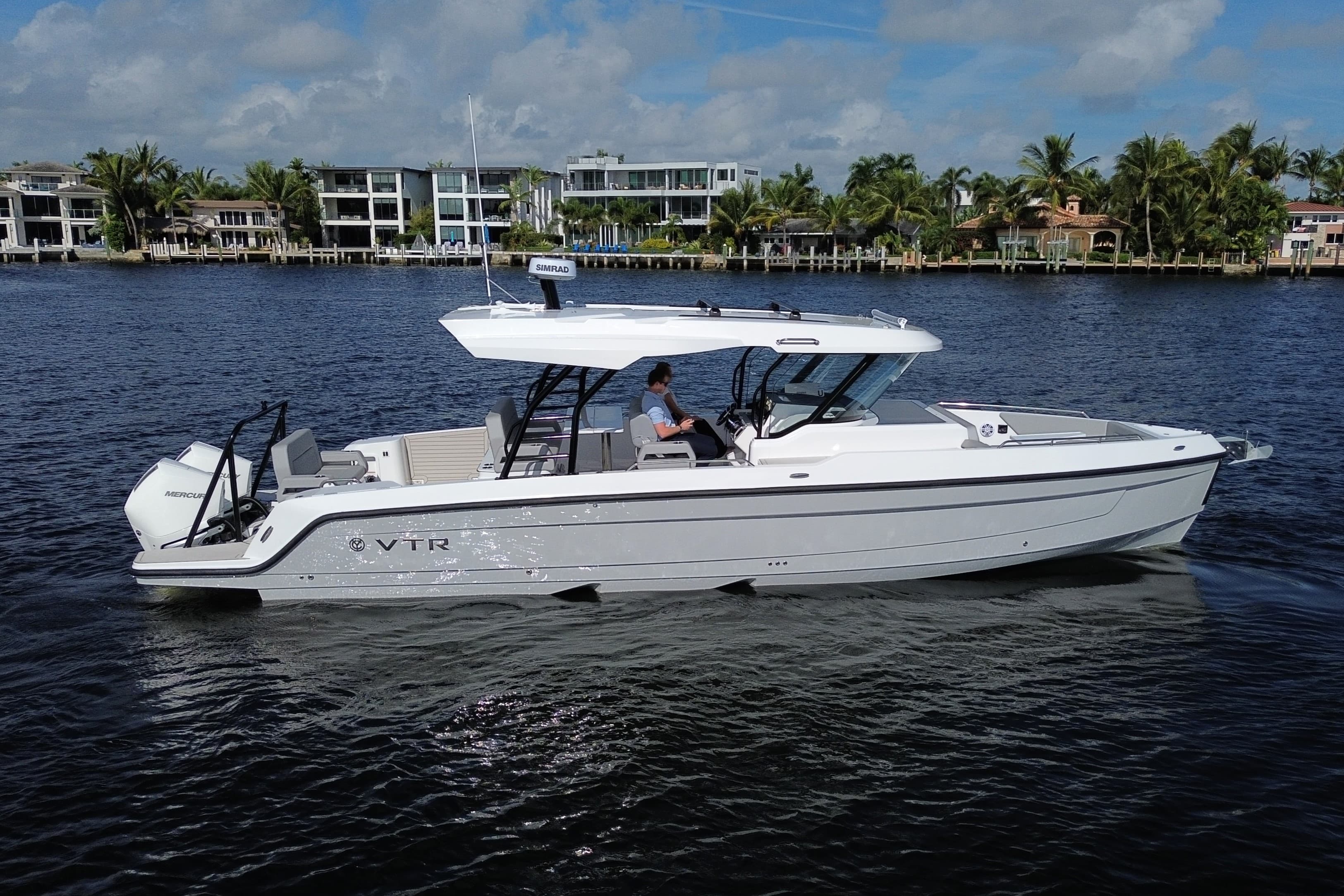 2026 Cruisers Yachts 38 VTR zum Verkauf in Pompano Beach, Florida Sport Cruiser 4