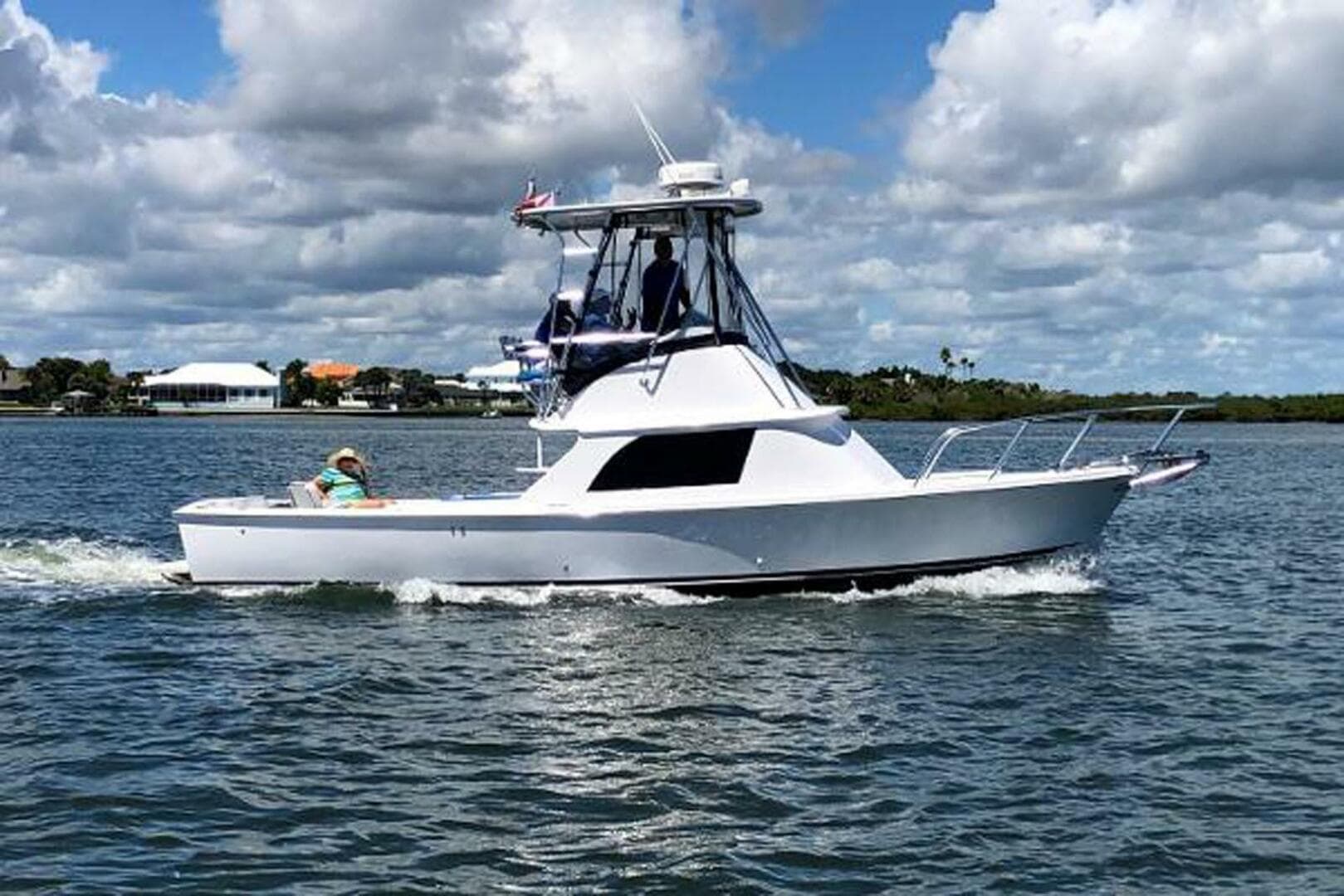 Bertram 31 Flybridge Cruiser for Sale