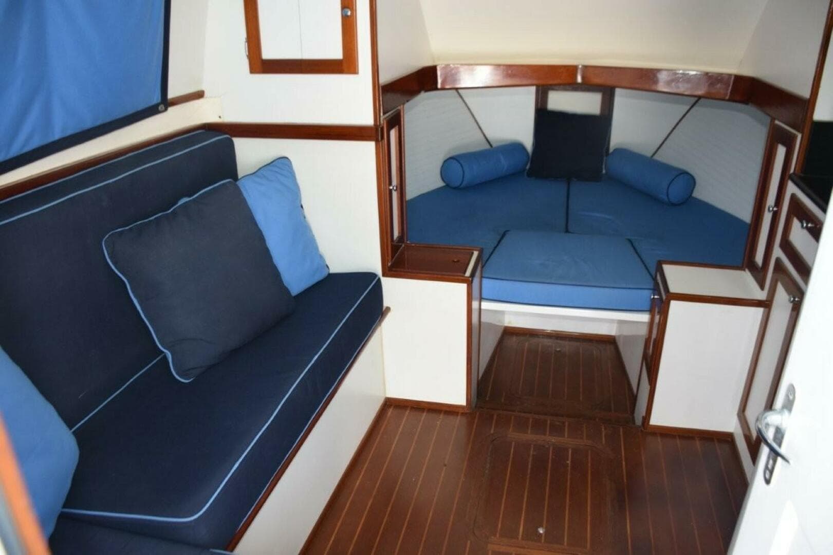 1976 Bertram 31 Flybridge Cruiser for Sale in New Smyrna Beach, Florida Antique/Classic 3
