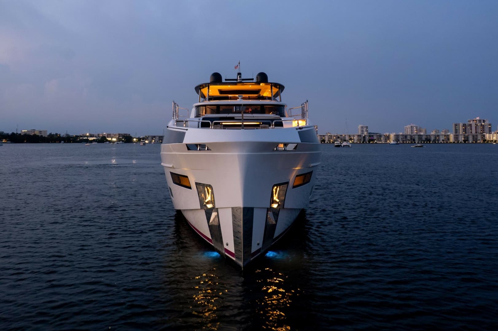 2024 Sirena 88 ausgestellt in Miami, Florida Cruiser