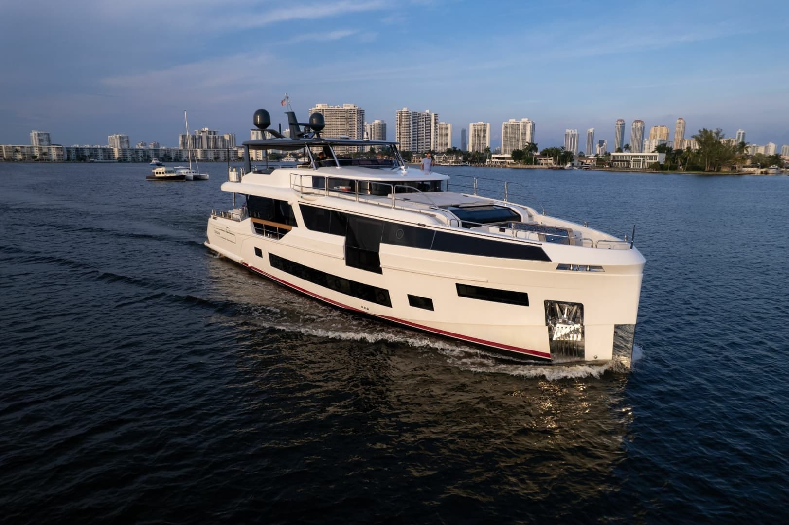 2024 Sirena 88 ausgestellt in Miami, Florida Cruiser 4
