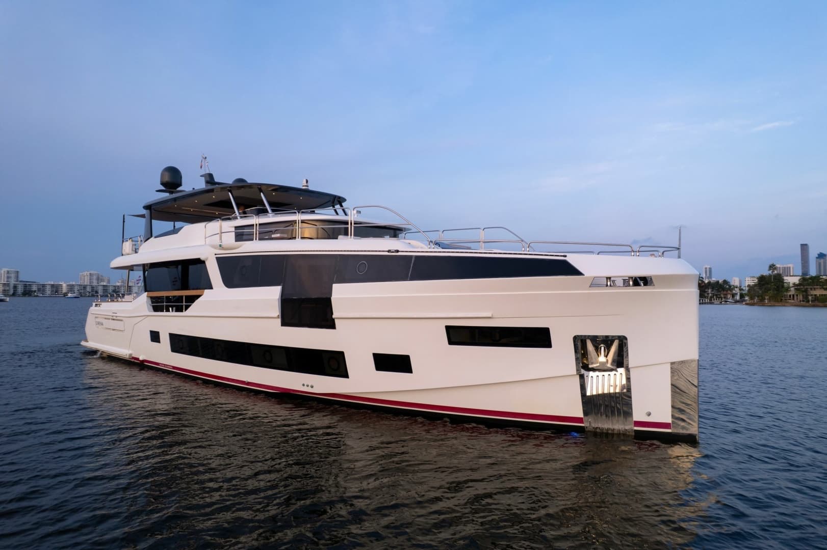 2024 Sirena 88 ausgestellt in Miami, Florida Cruiser 5