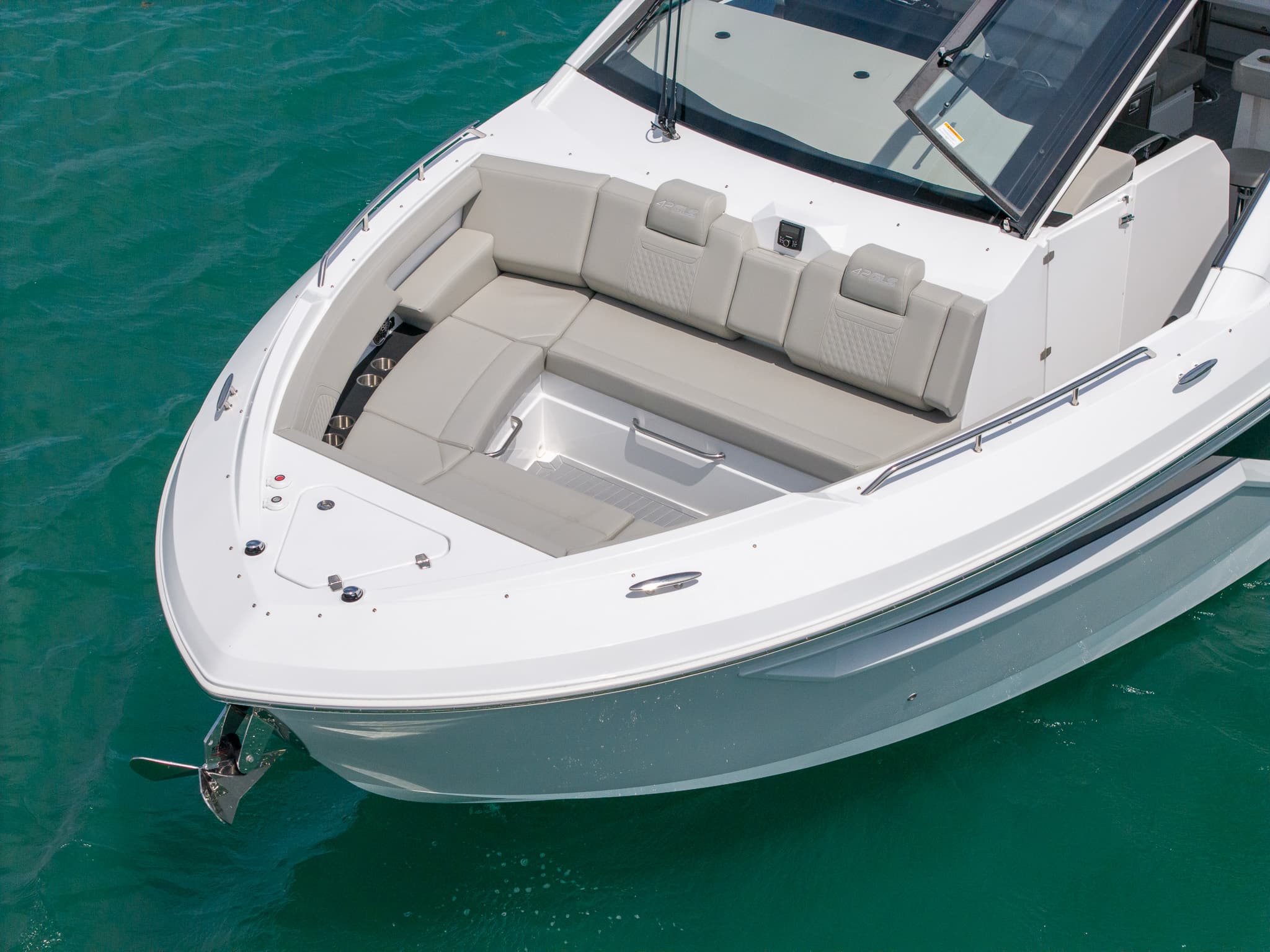 2026 Cruisers Yachts 42 GLS OB zum Verkauf in Miami, FL Bowrider 4