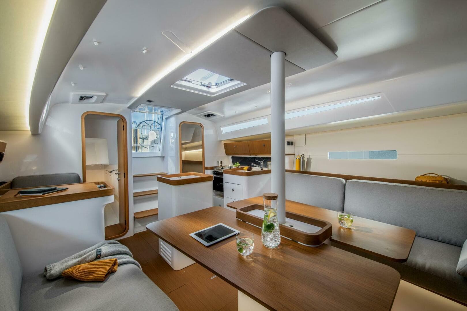 2027 Beneteau First 36 te koop in South Dartmouth, Massachusetts Racer/Performance 5