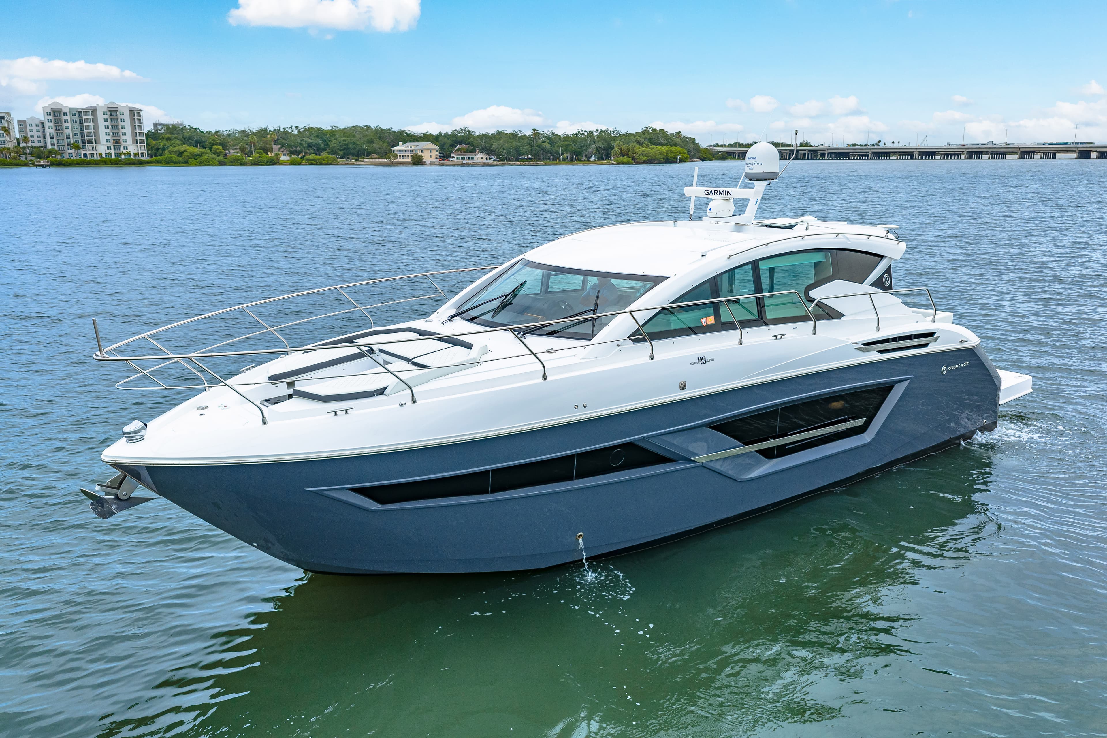 2022 Cruisers Yachts 46 Cantius a la venta en Clearwater, Florida Express Cruiser 3