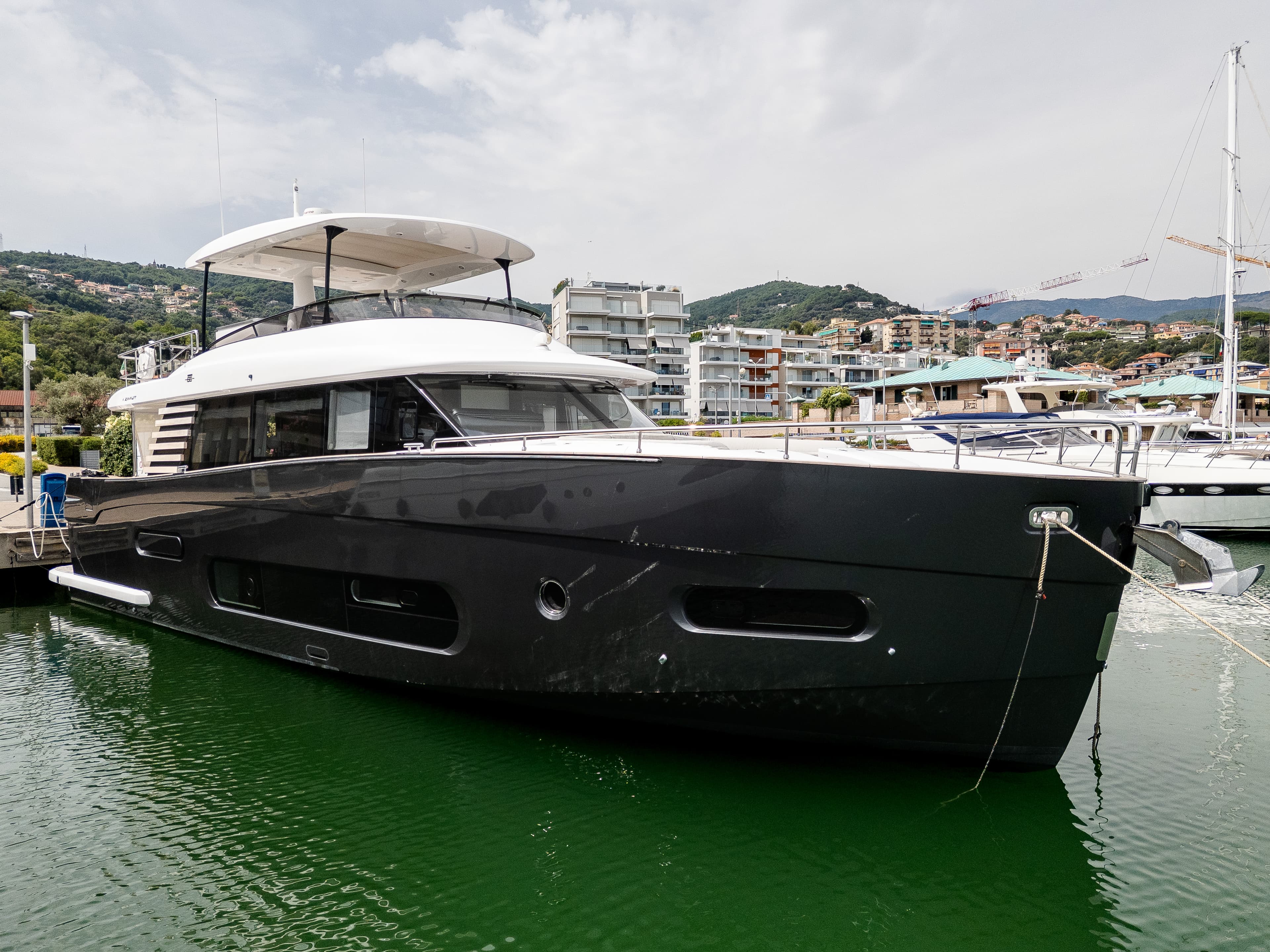 2021 Azimut Magellano 66 zum Verkauf in Savona, IT Explorer Yachts 3