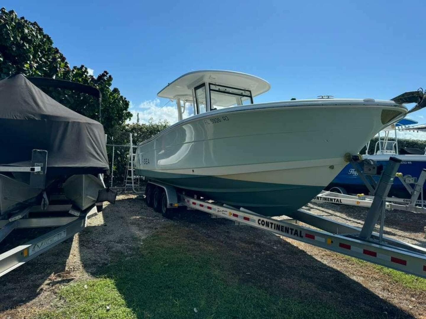 2017 Robalo R302 for Sale in Miami Beach, Florida Center Console 2