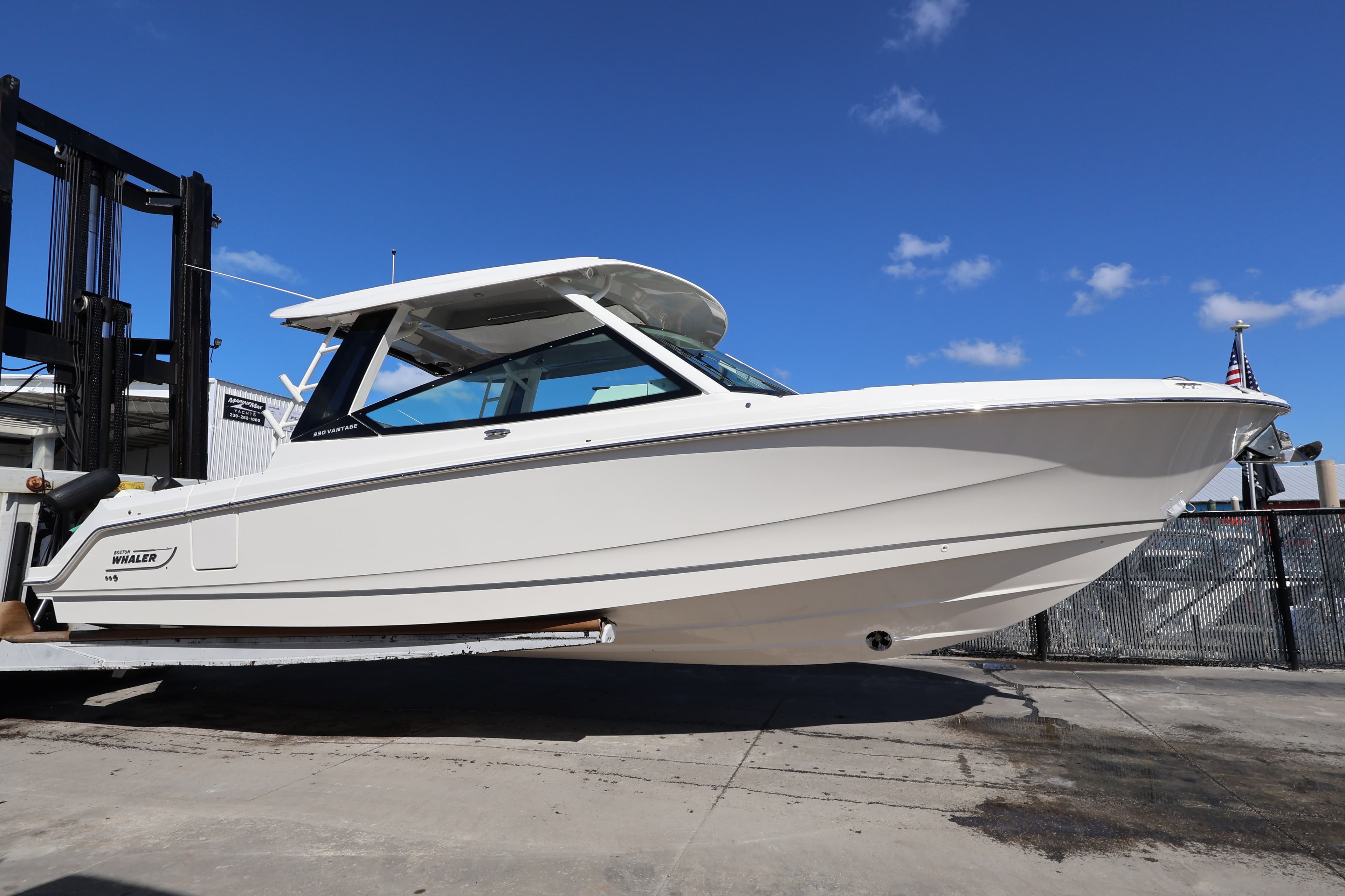 2026 Boston Whaler 330 Vantage in vendita a Naples, Florida Dual Console
