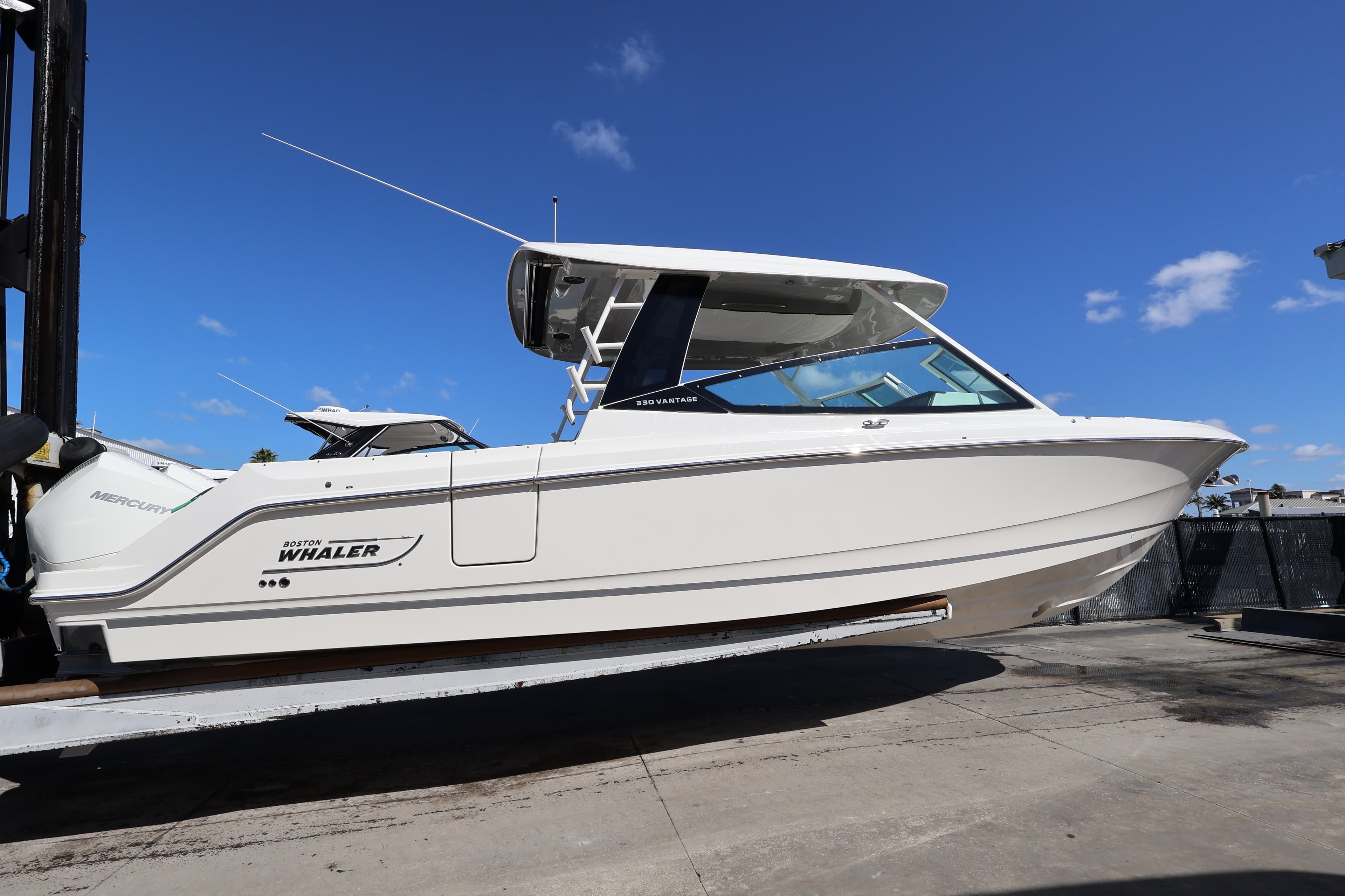 2026 Boston Whaler 330 Vantage in vendita a Naples, Florida Dual Console 2
