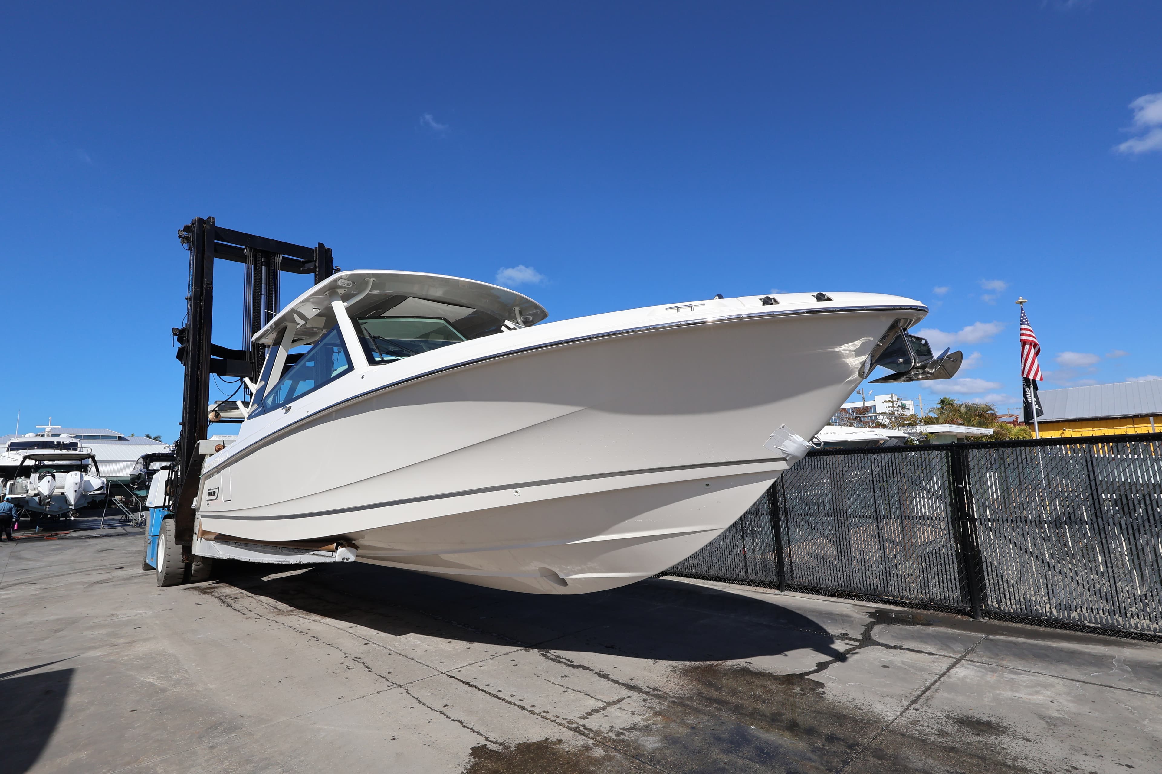 2026 Boston Whaler 330 Vantage in vendita a Naples, Florida Dual Console 3