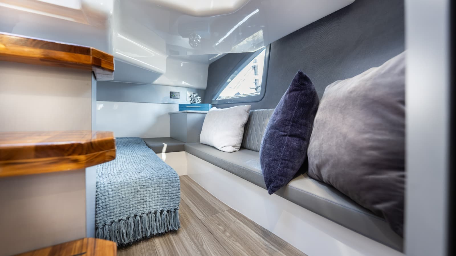 2027 Hanover Yachts 347 zum Verkauf in Fort Lauderdale, Florida Express Cruiser 5
